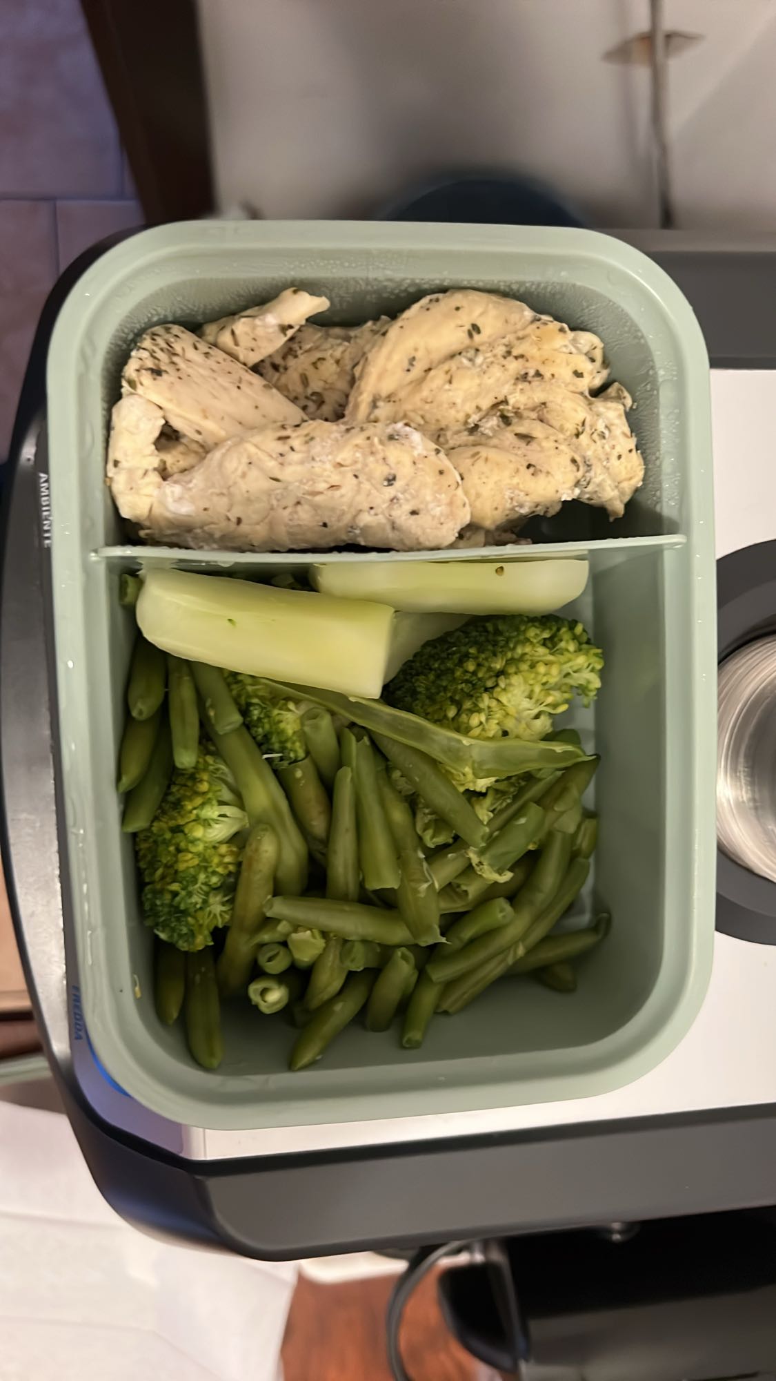 Tavuklu sebze kutusu