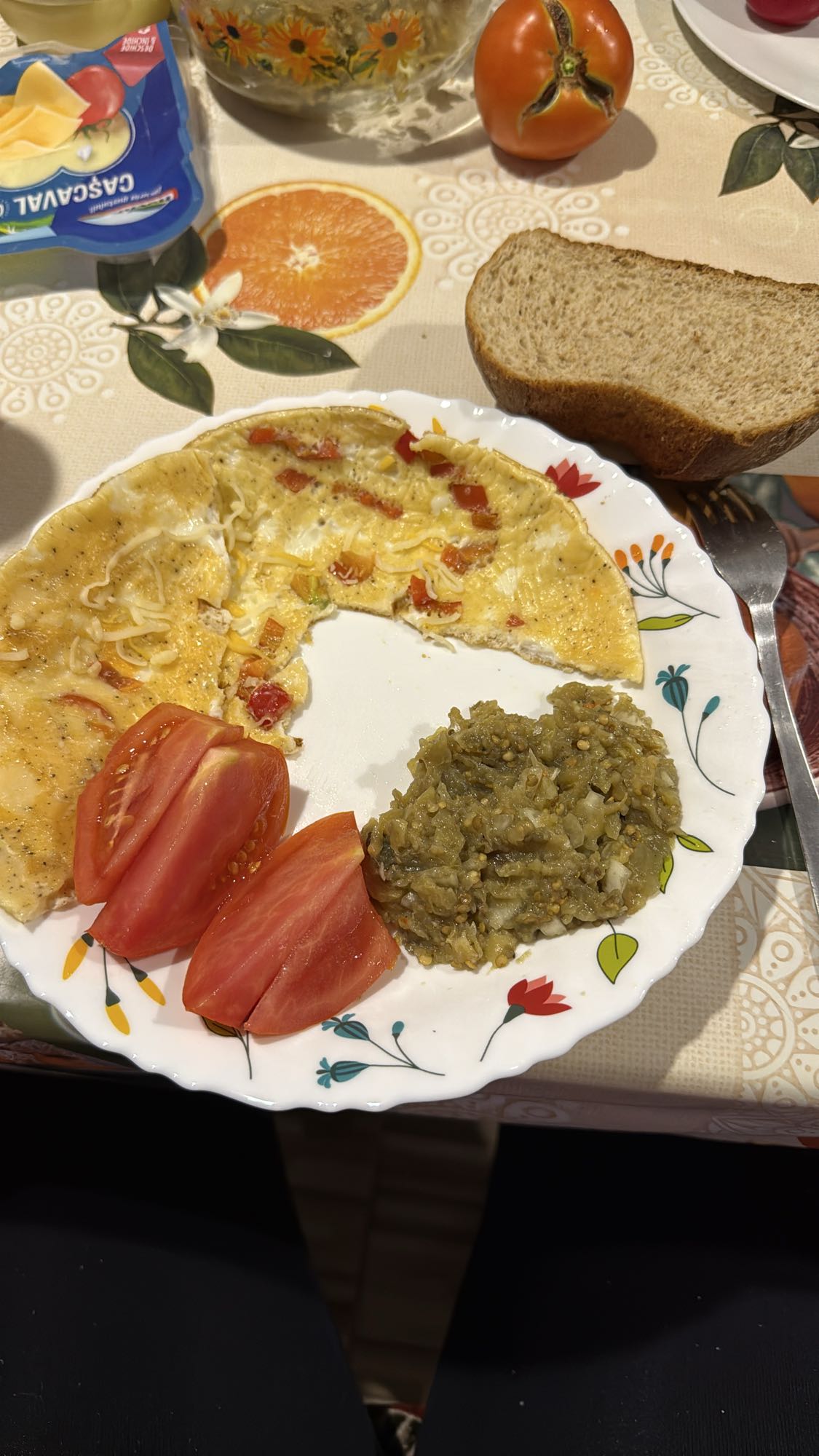 Mic dejun cu omletă și legume