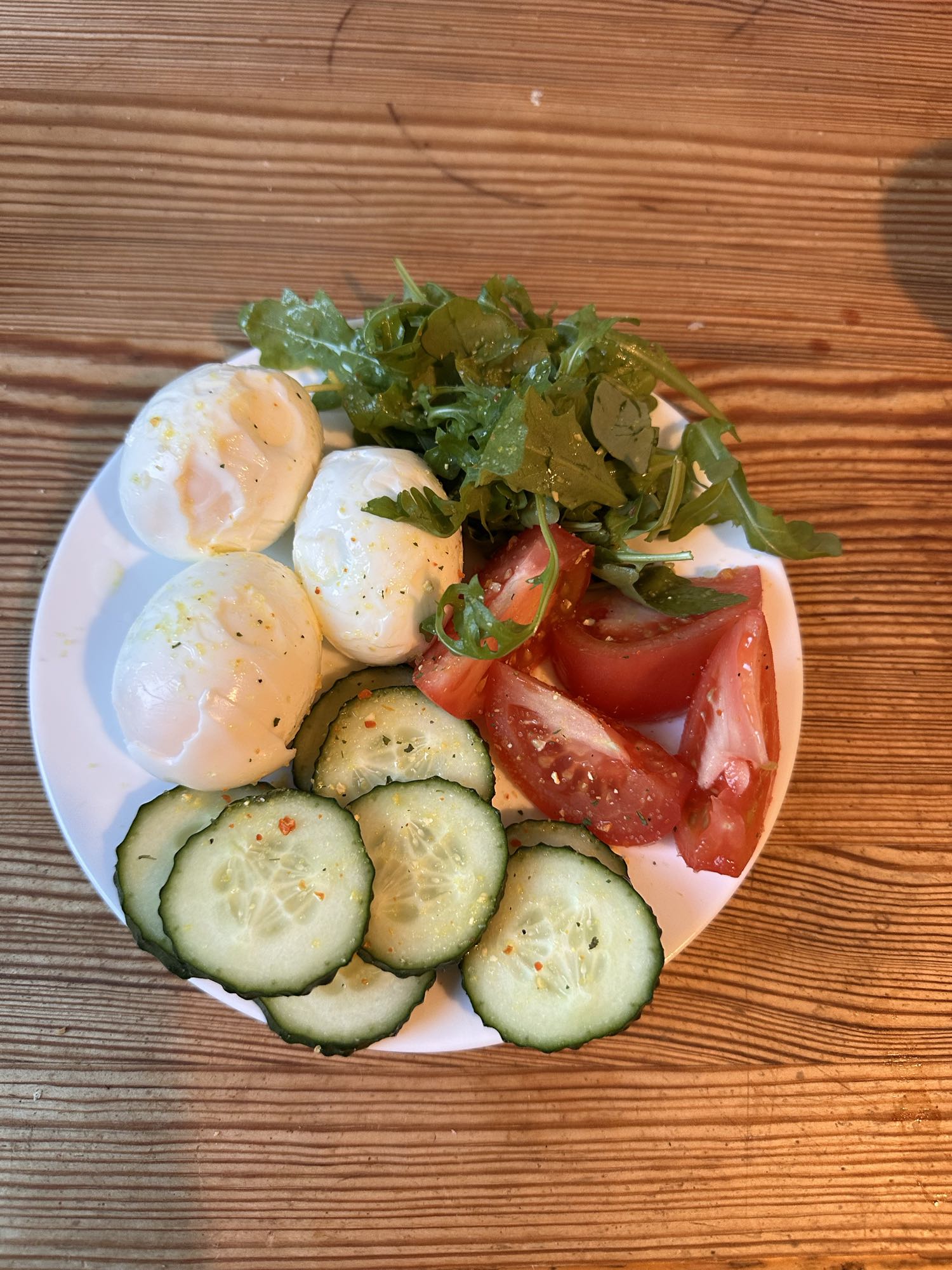 Салат з яйцем та овочами