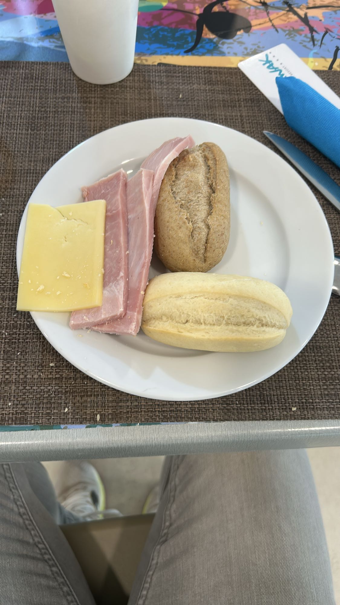Petit-déjeuner pain jambon