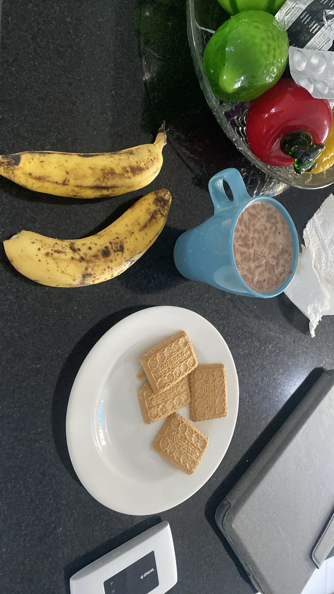 Banana, biscuits and cocoa