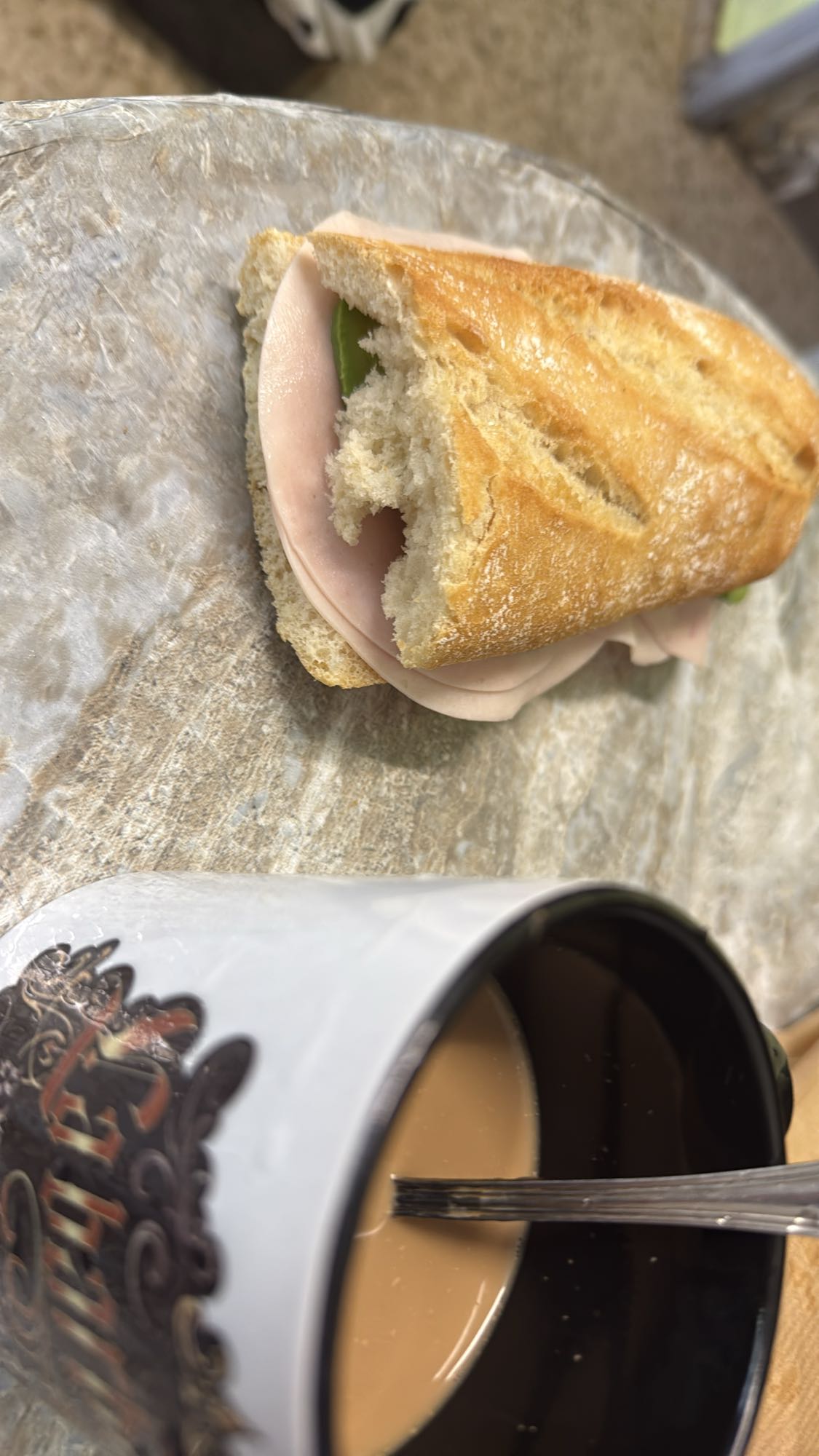 Sándwich con café