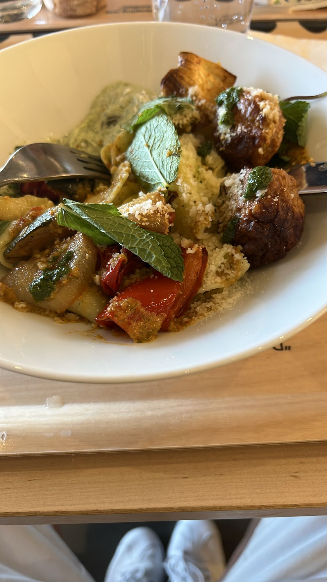 Couscous med grönsaker & bollar