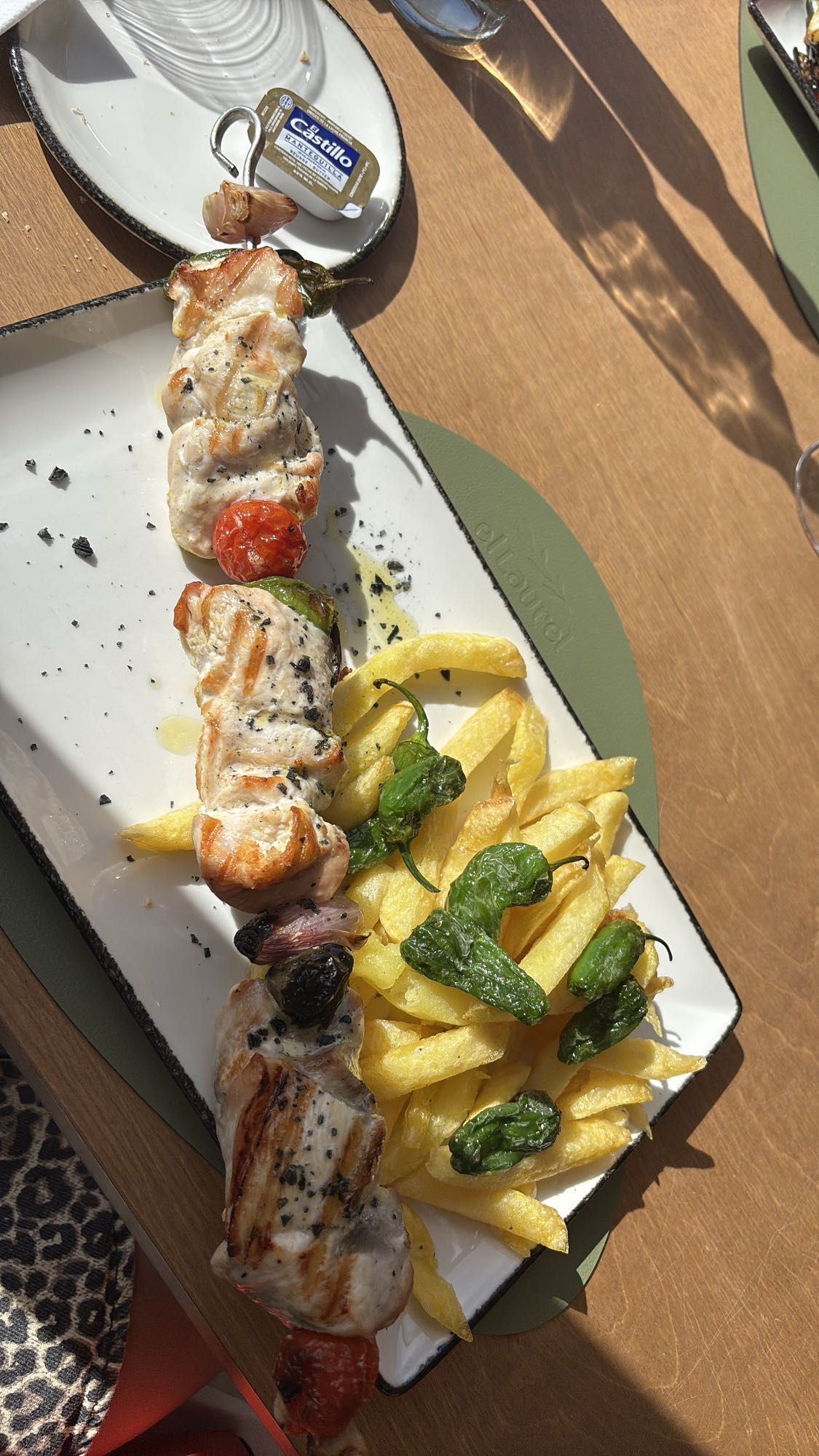 Kycklingspett med pommes