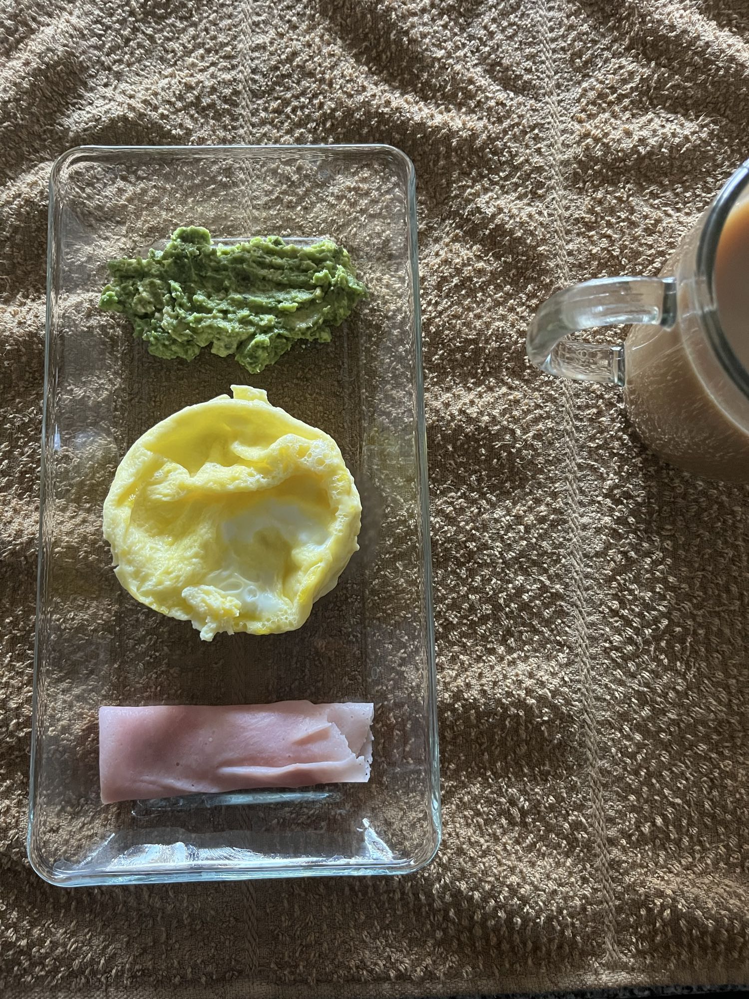 Desayuno con huevo y jamón