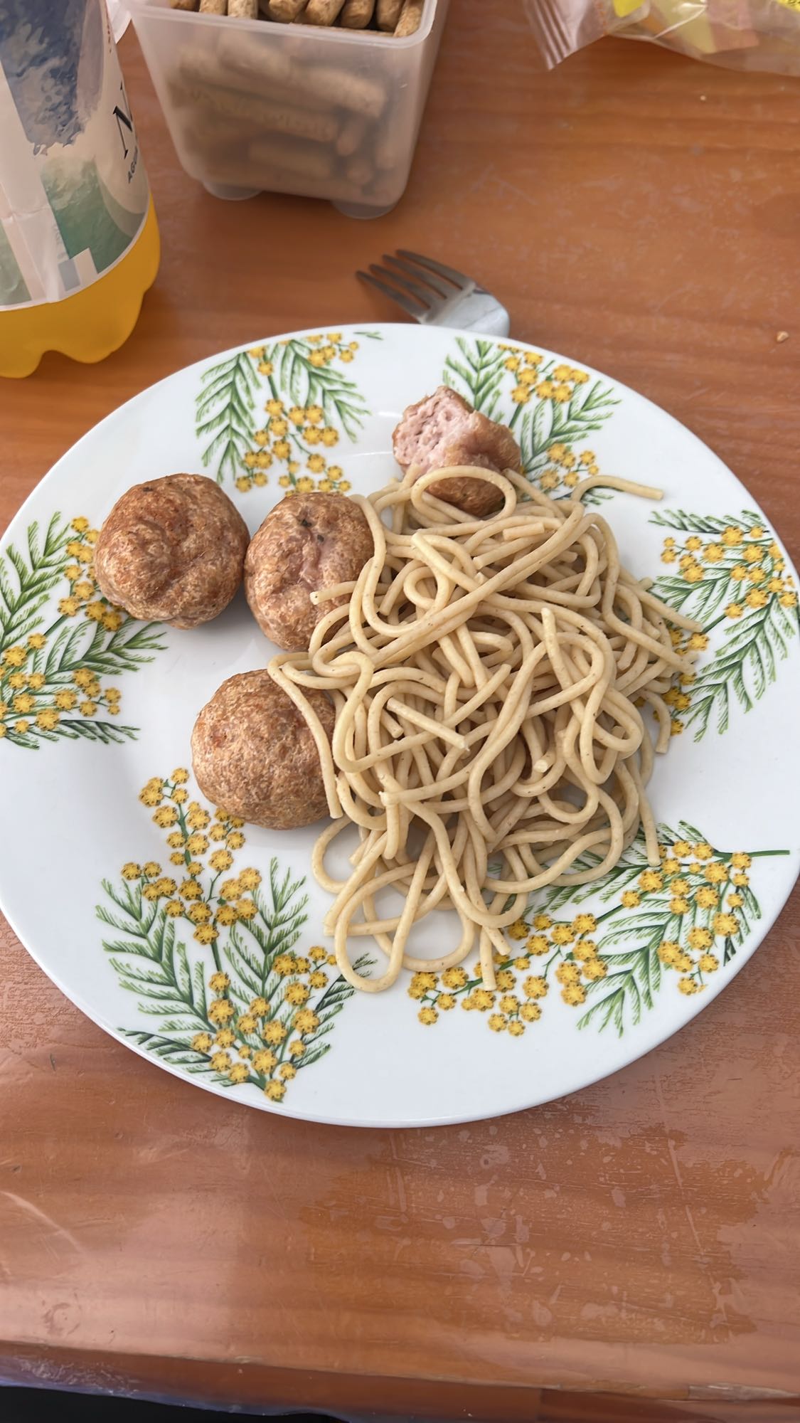 espaguetis con albóndigas