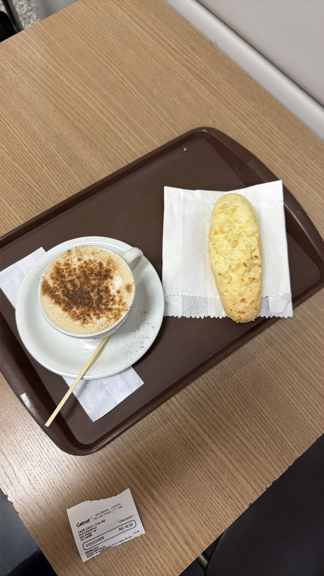 Café com pão de queijo