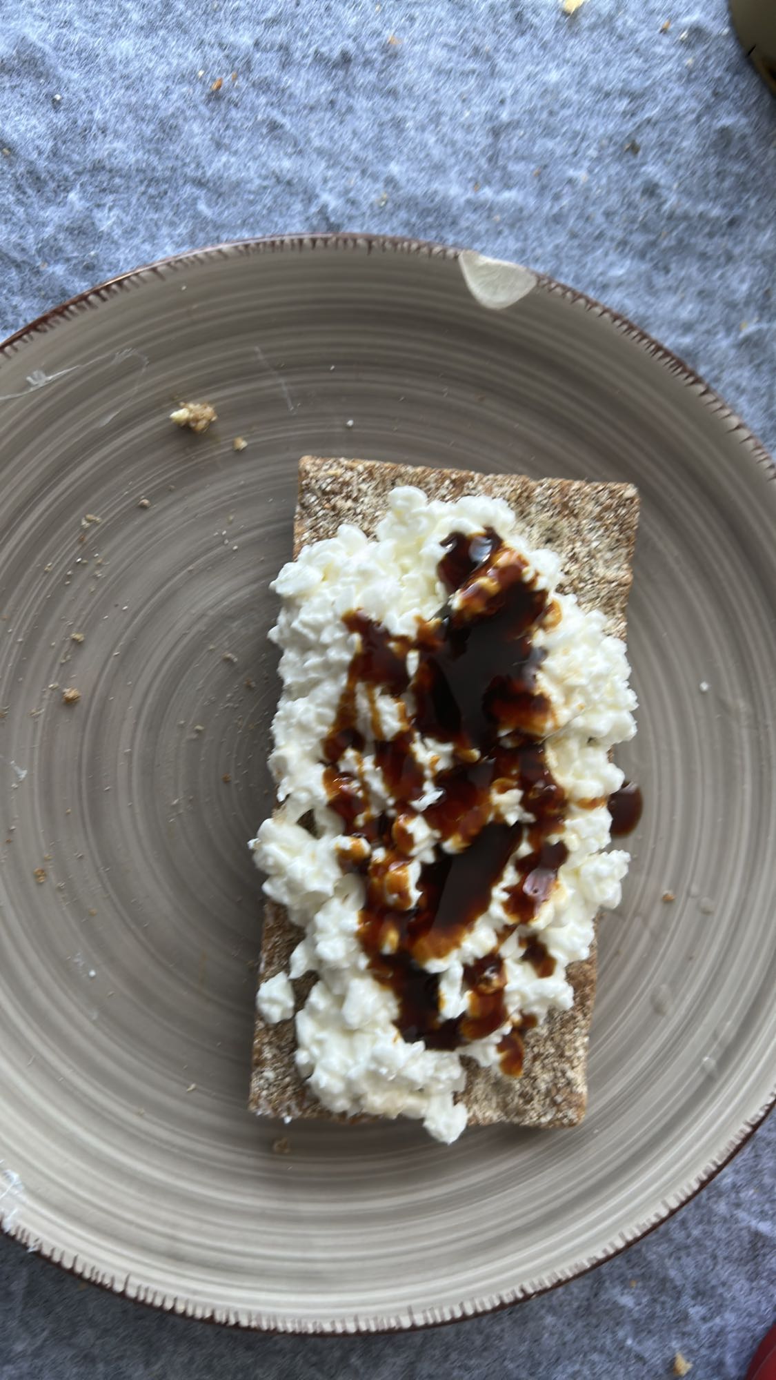 Tostada con requesón