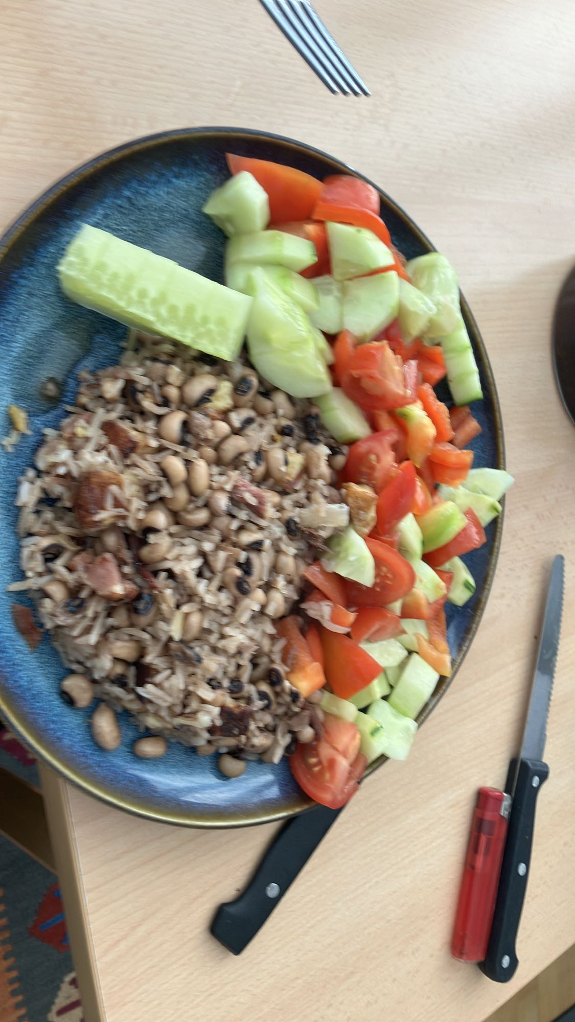 Arroz com feijão e salada