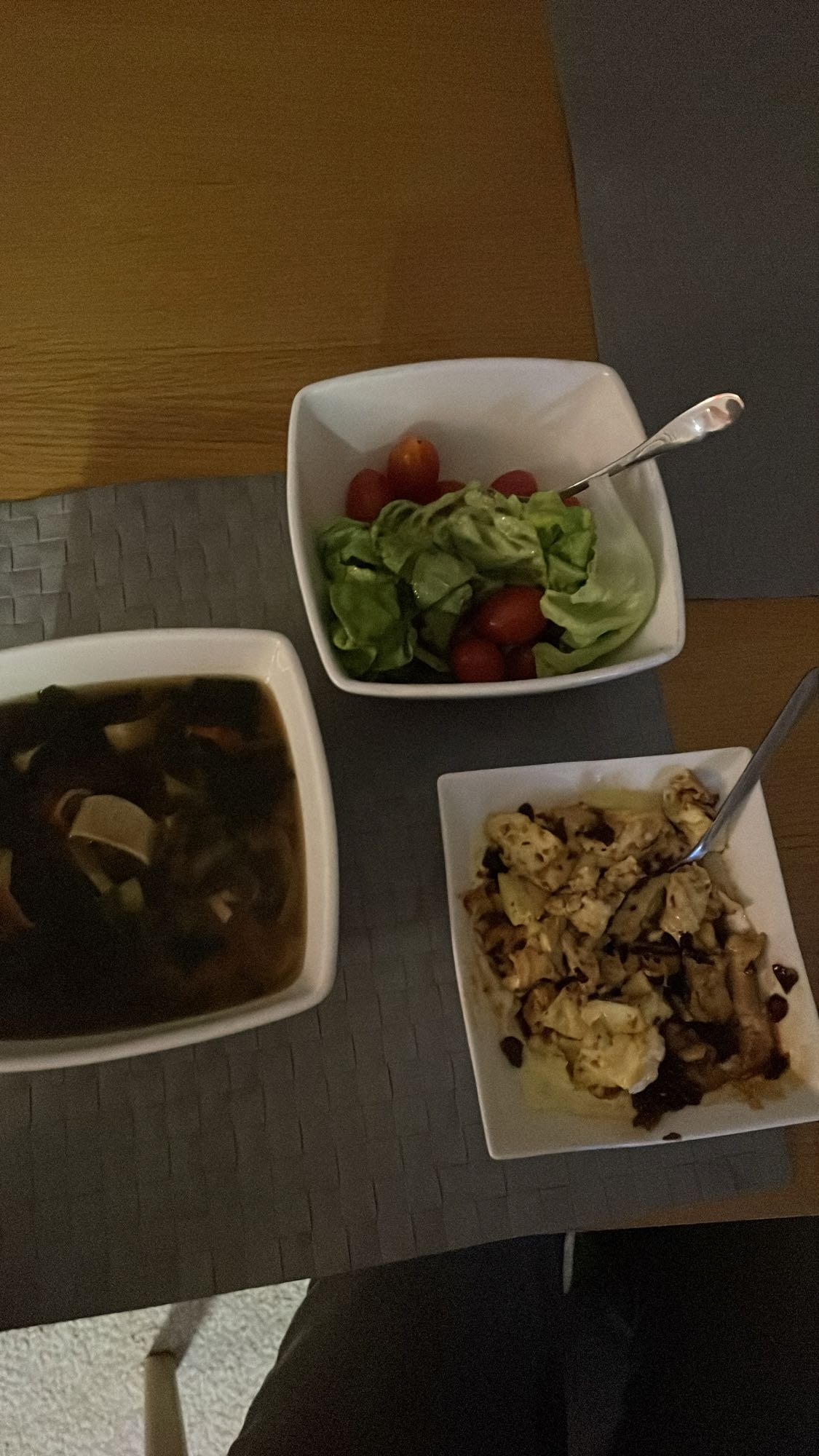 zupa, sałatka i jajka