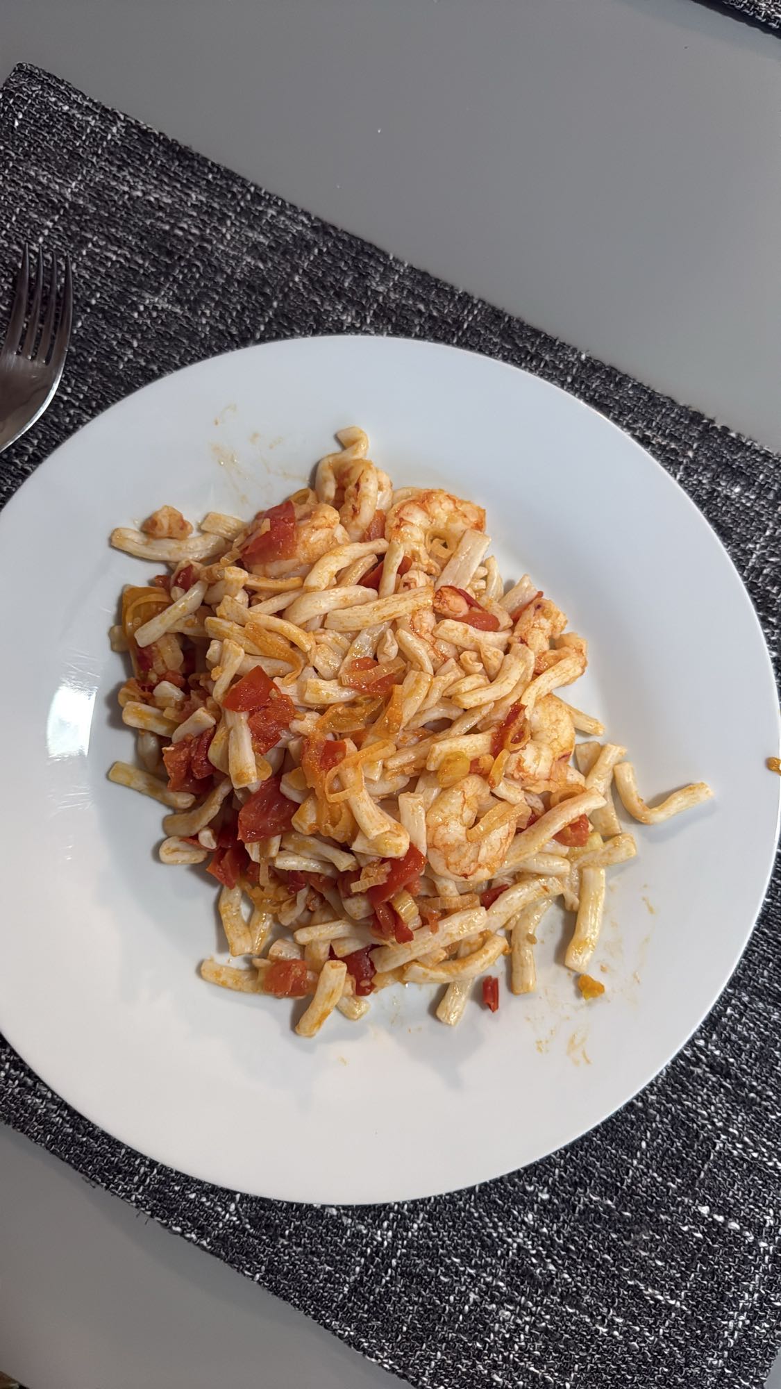 Paste cu creveți și roșii