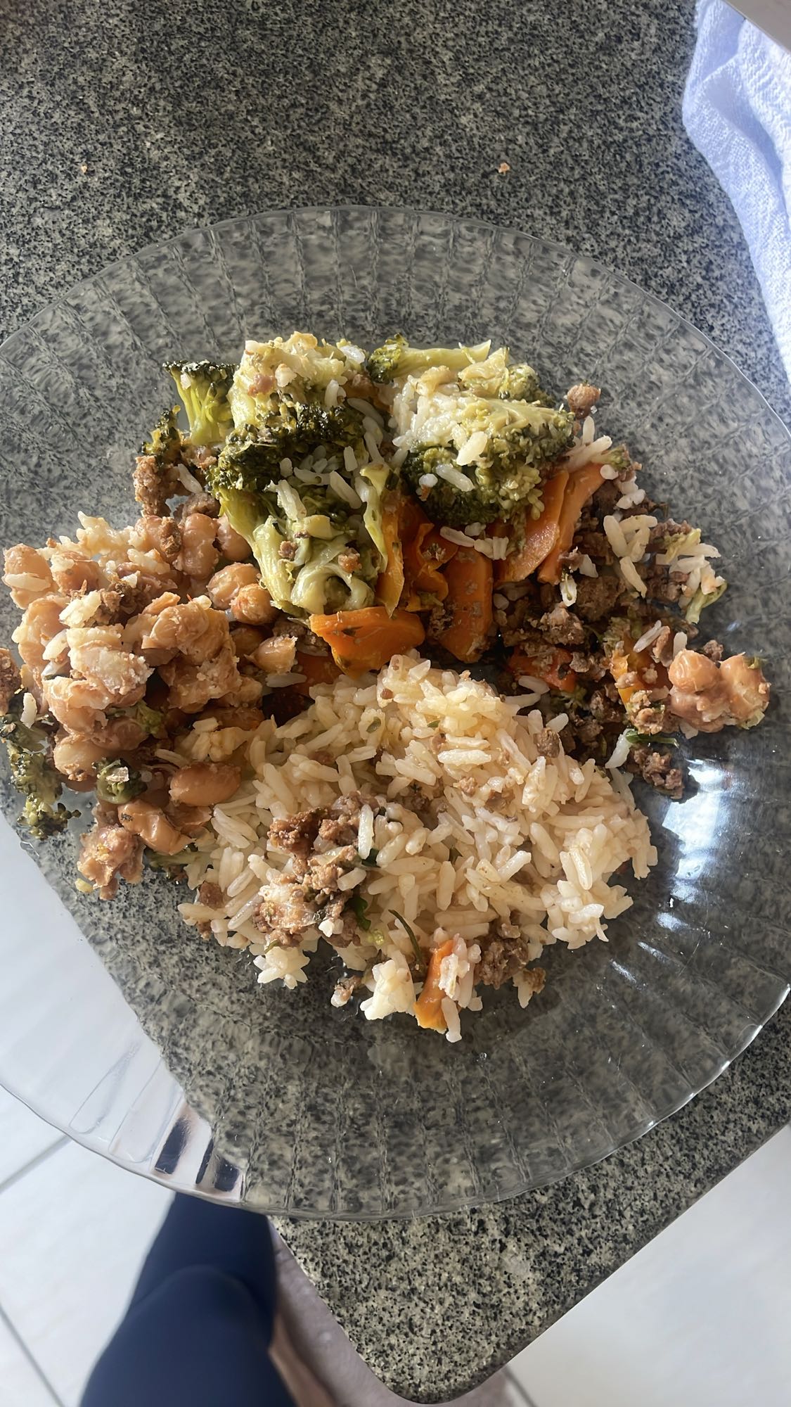 Arroz com legumes e grão