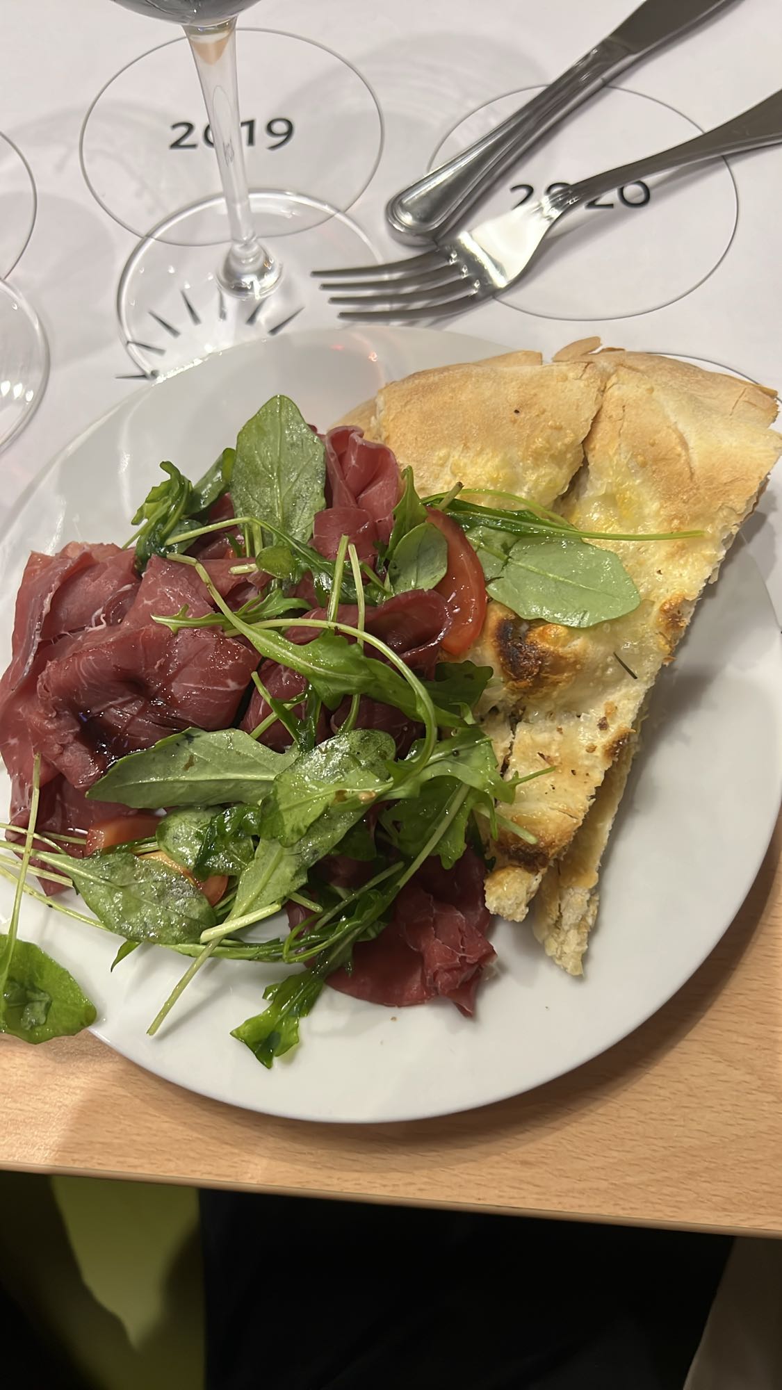 Focaccia cu vită și rucola