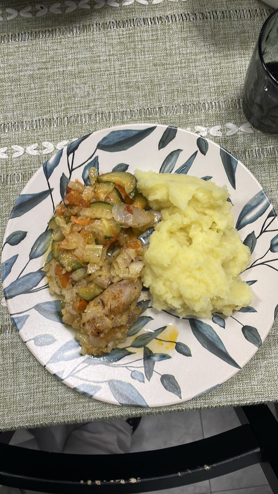 Tavuklu sebzeli püre tabağı