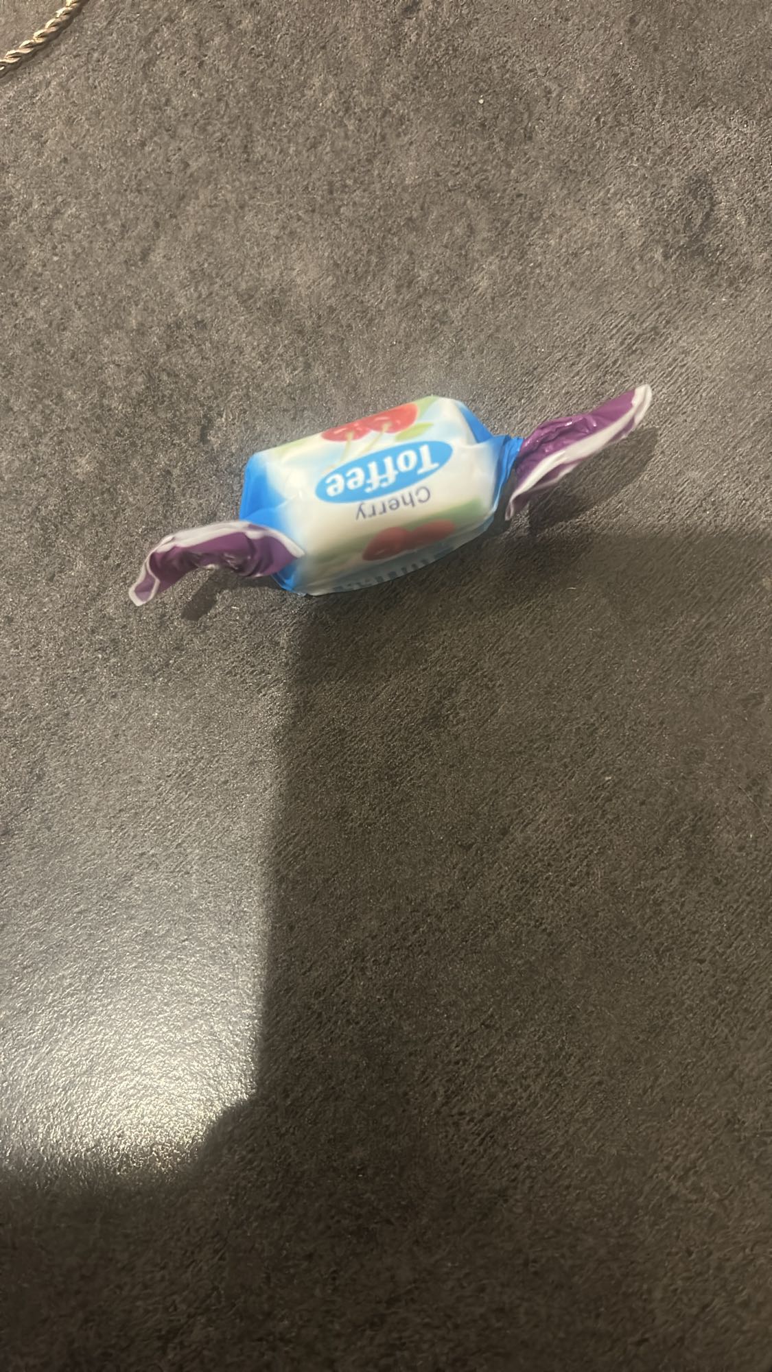 bonbon cerise Toffee