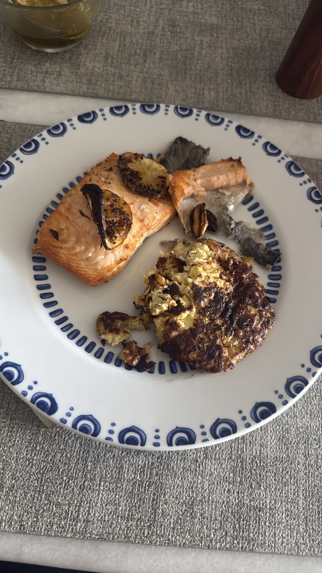 salmón con limón y tortita