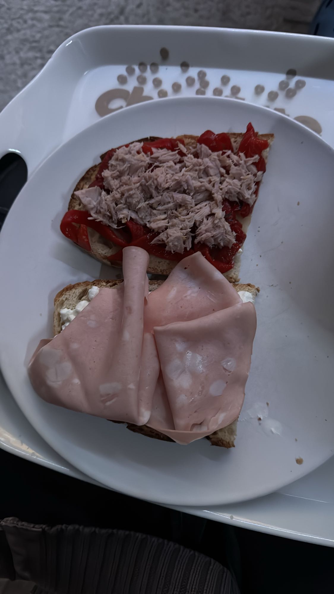 Sándwich mixto con atún