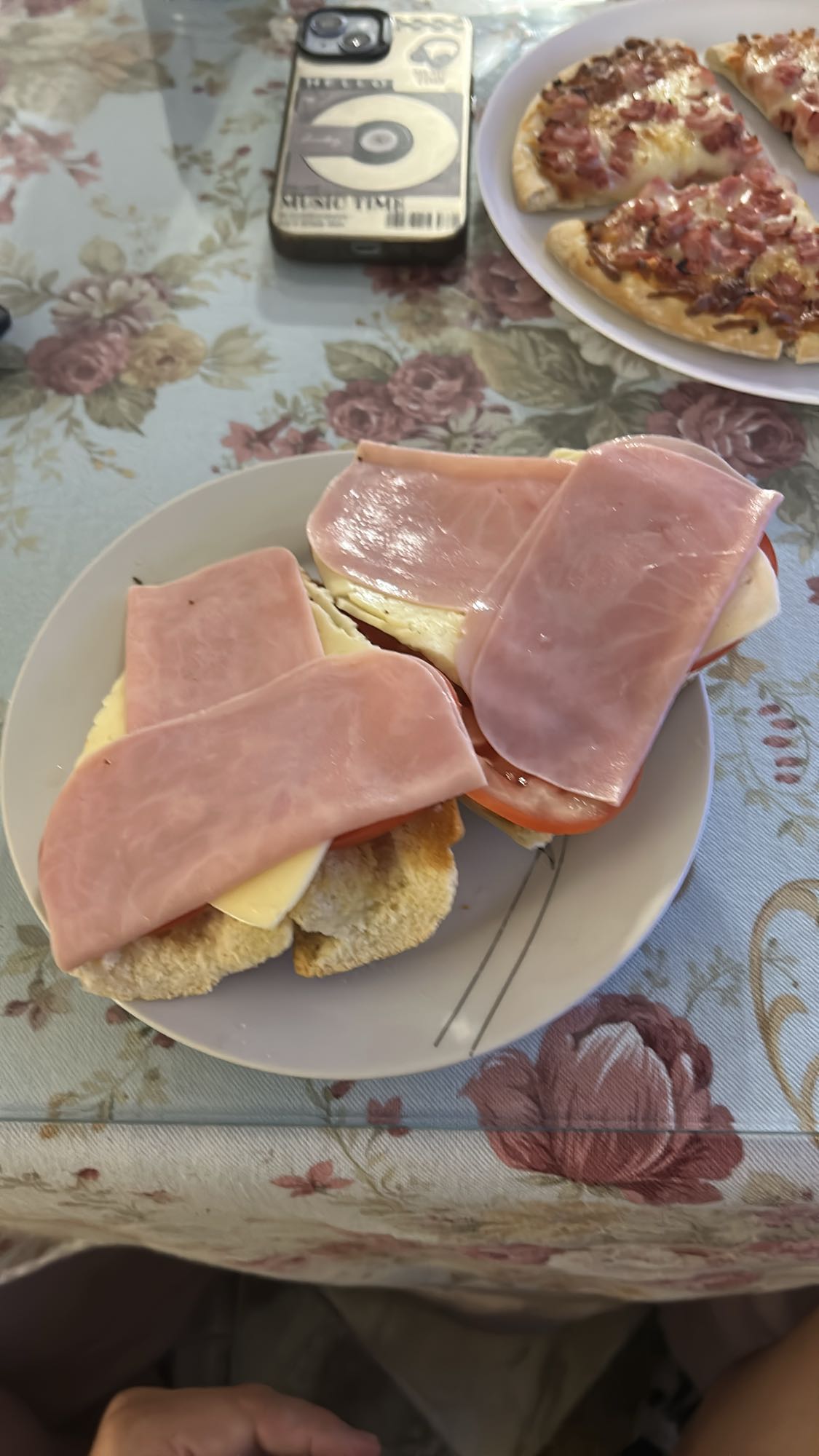 Sándwich de jamón y queso