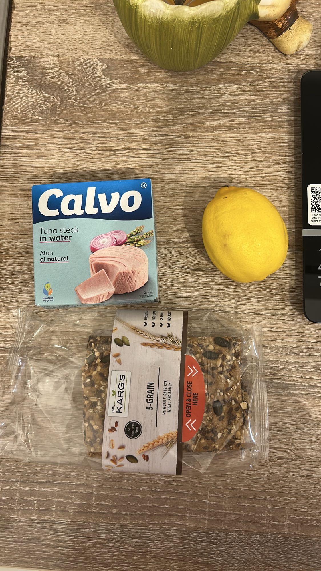 Ton cu paine si lamaie