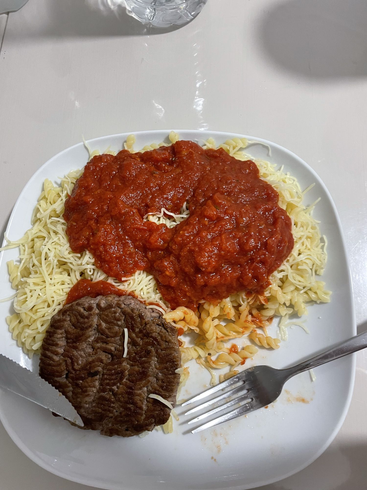 Pâtes sauce tomate et steak