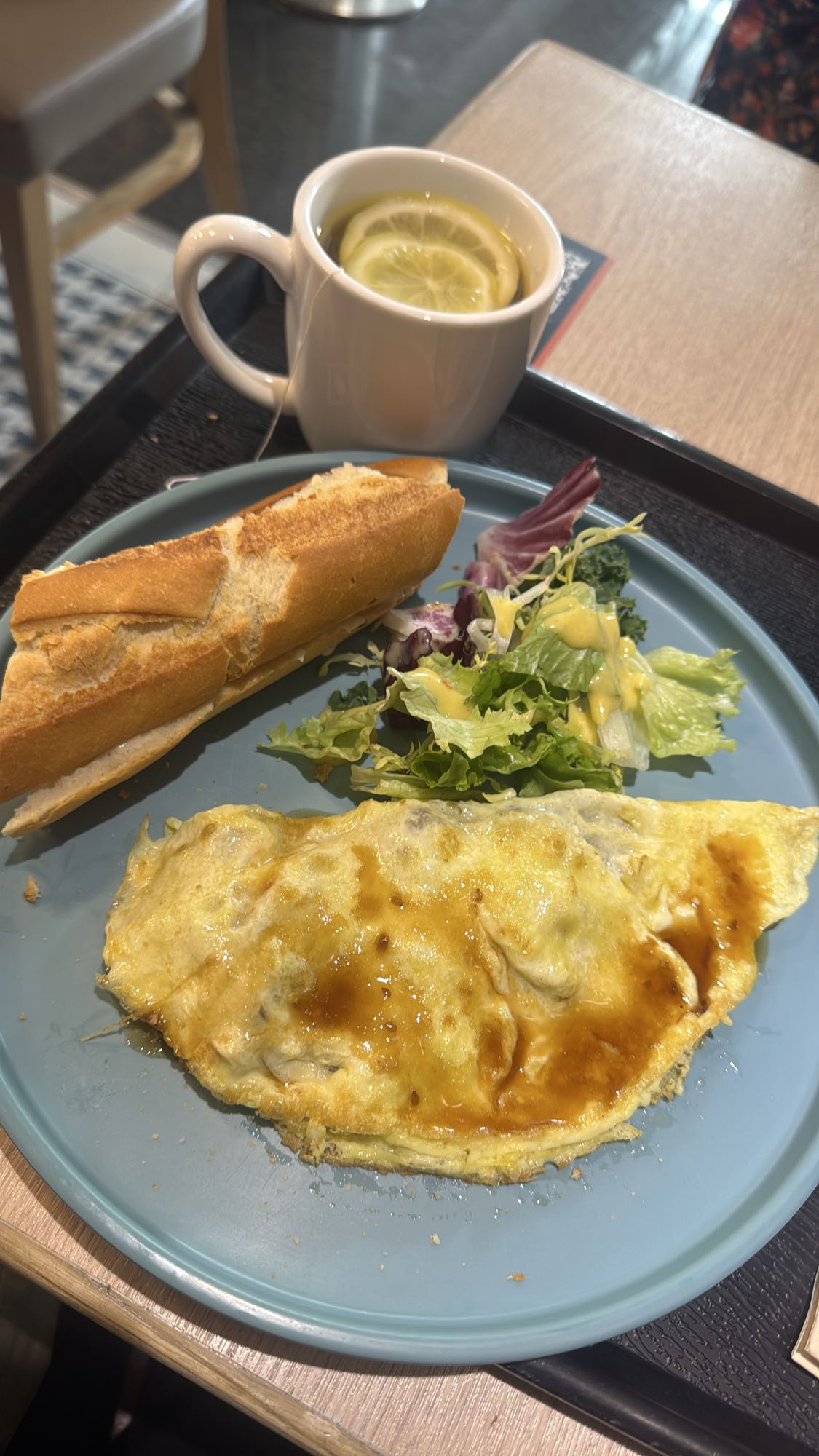 Omelette with bread & salad