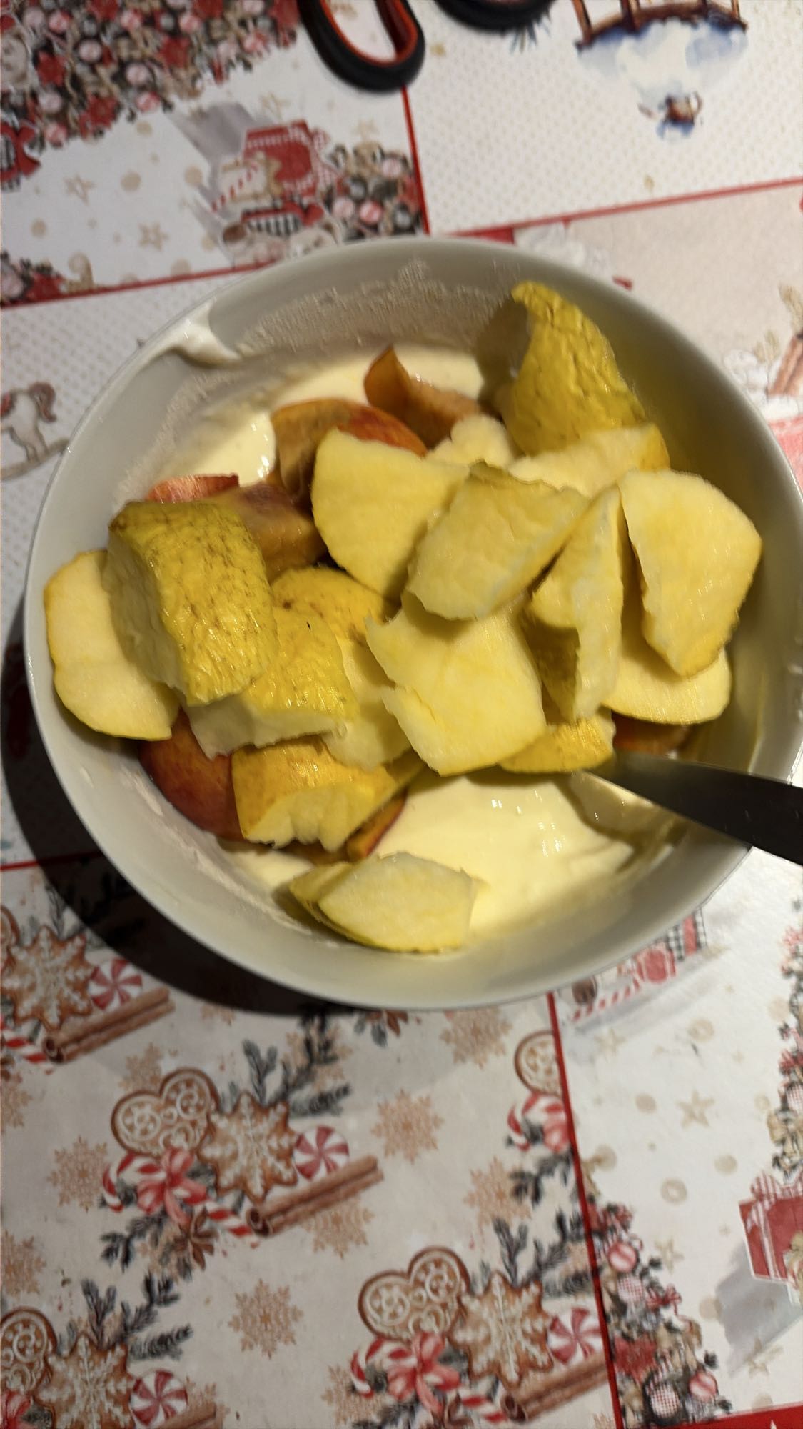 Iaurt proteic cu măr și nectarină