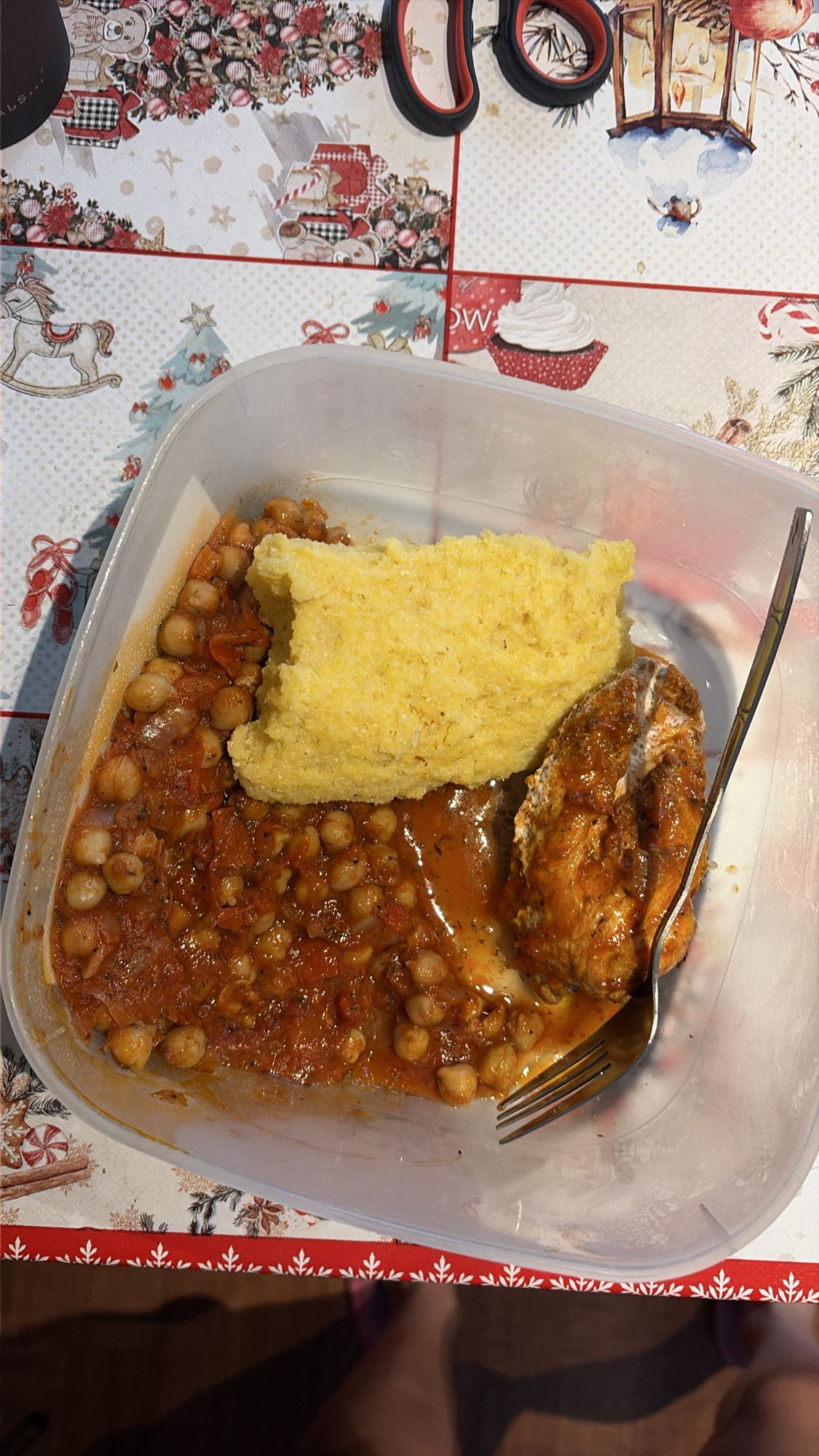 Mâncărica de năut cu piept de pui la cuptor fără ulei și mămăliguță