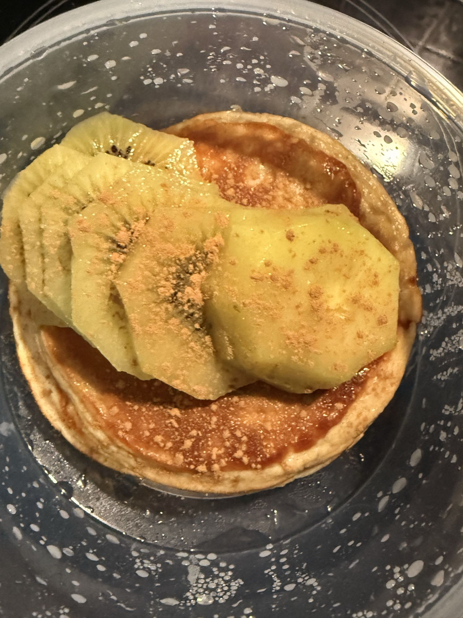 Clătită cu kiwi și scorțișoară