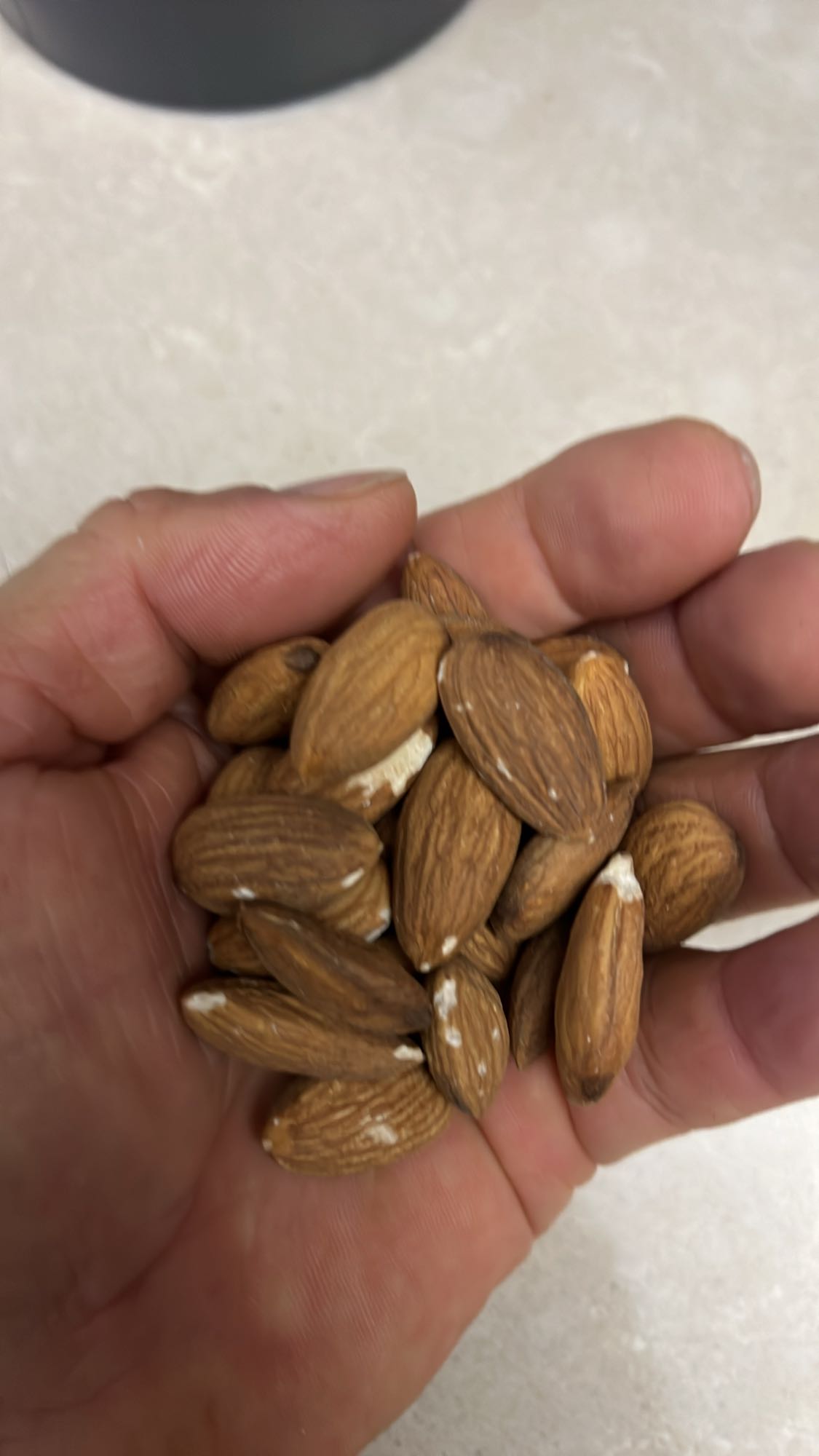 Çiğ Badem Atıştırmalığı