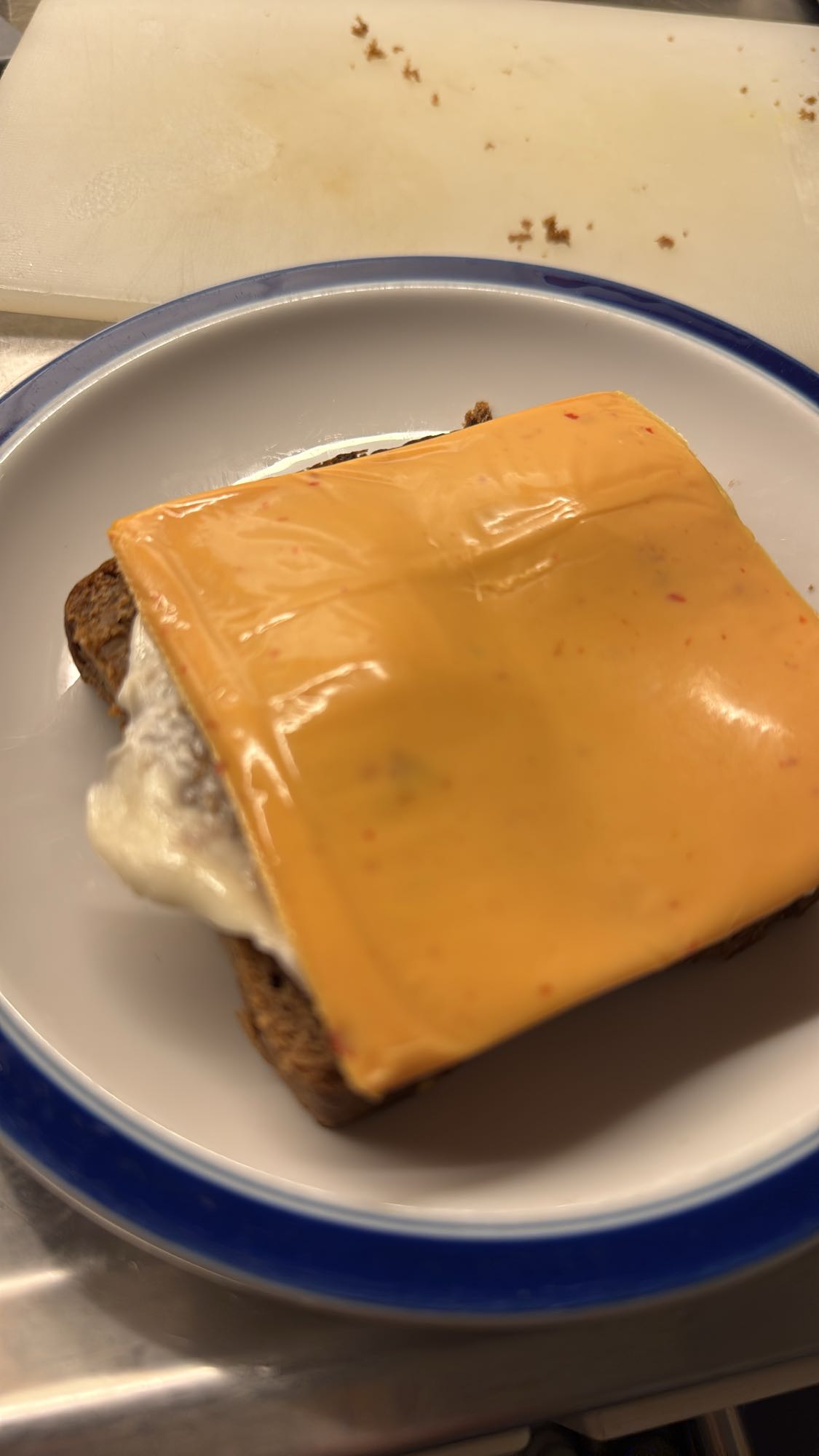 Ostsmörgås med kött