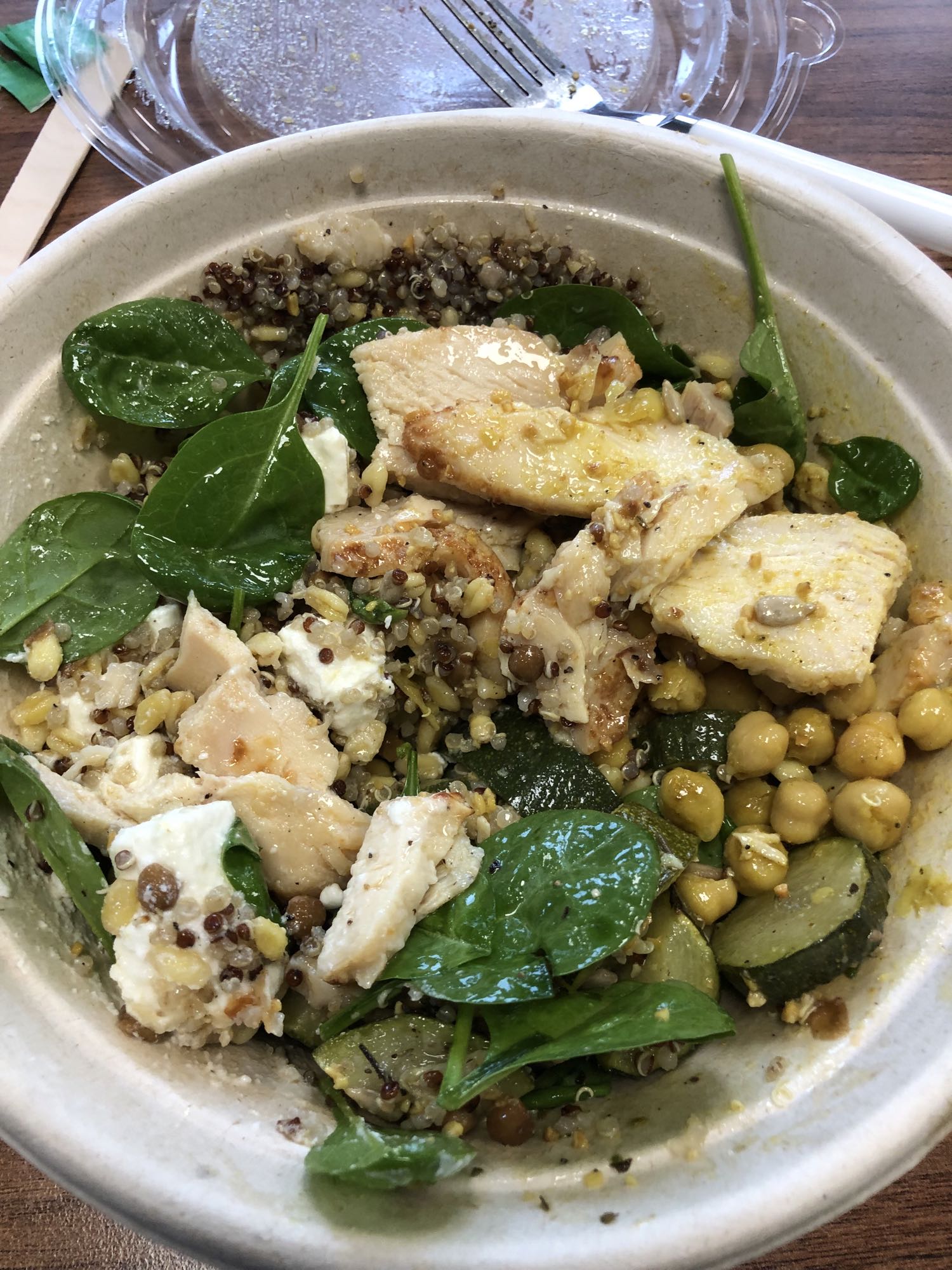 Bol de poulet et quinoa