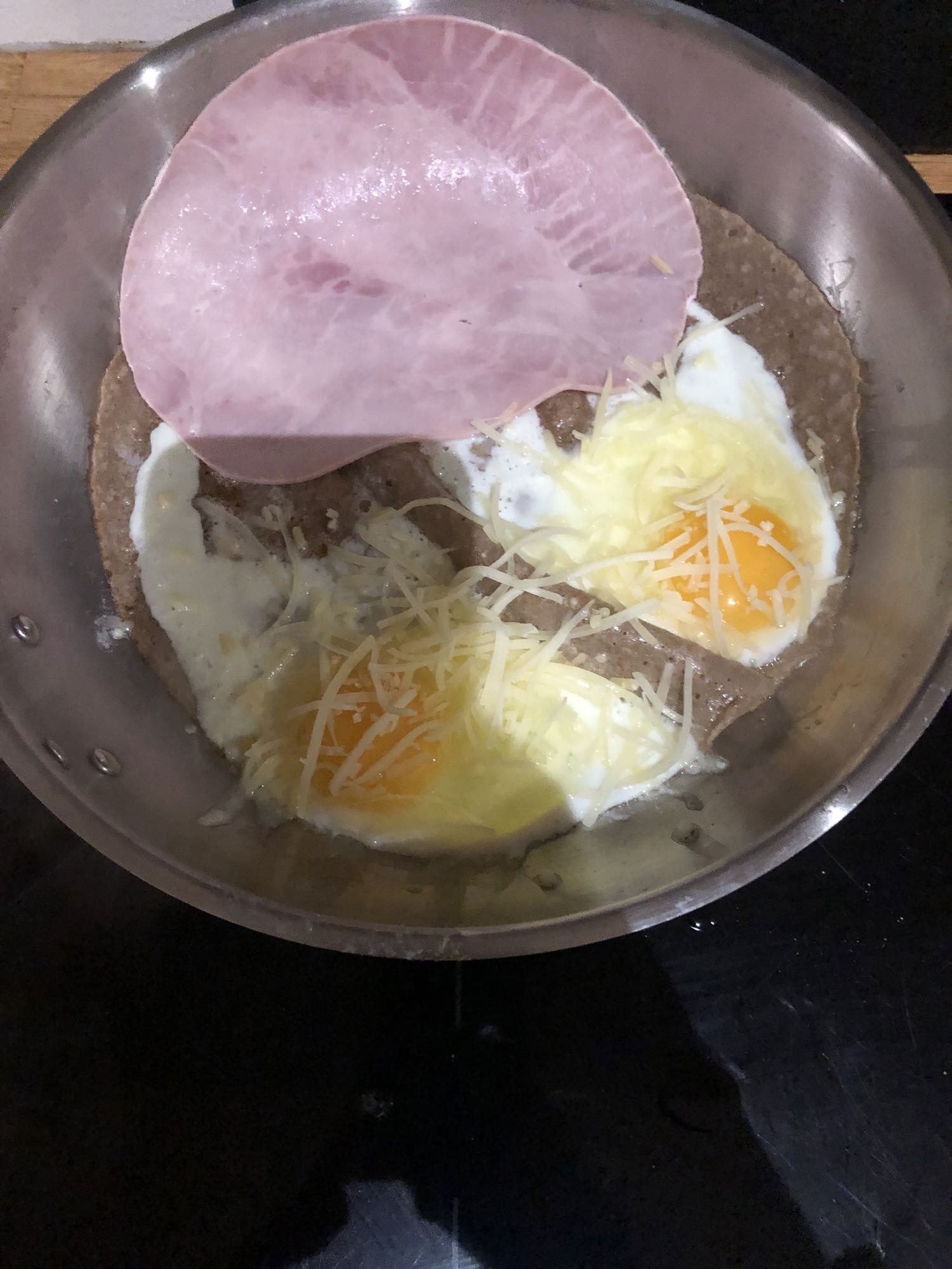 Galette jambon œuf fromage