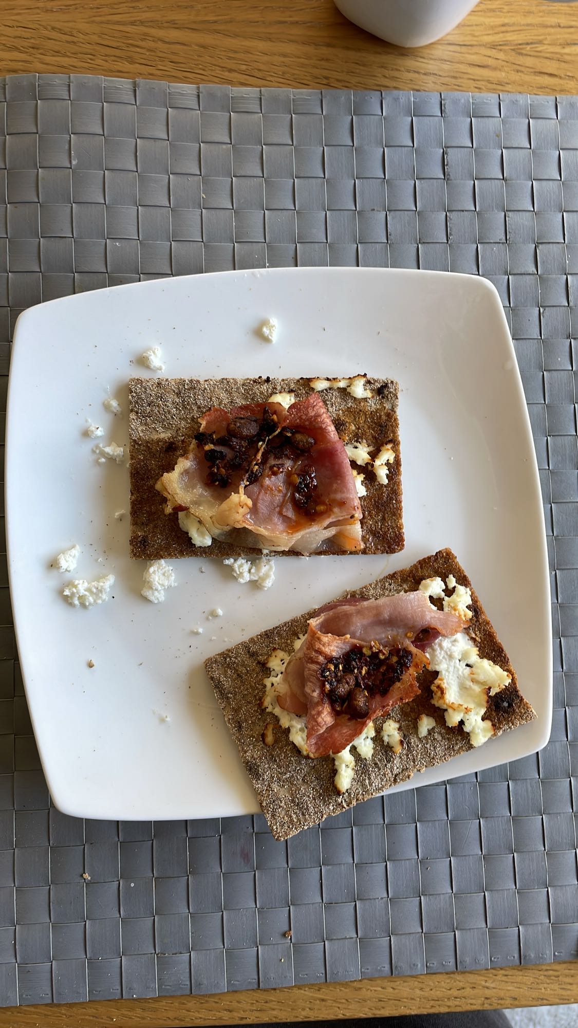 Chrupkie z szynką i serem