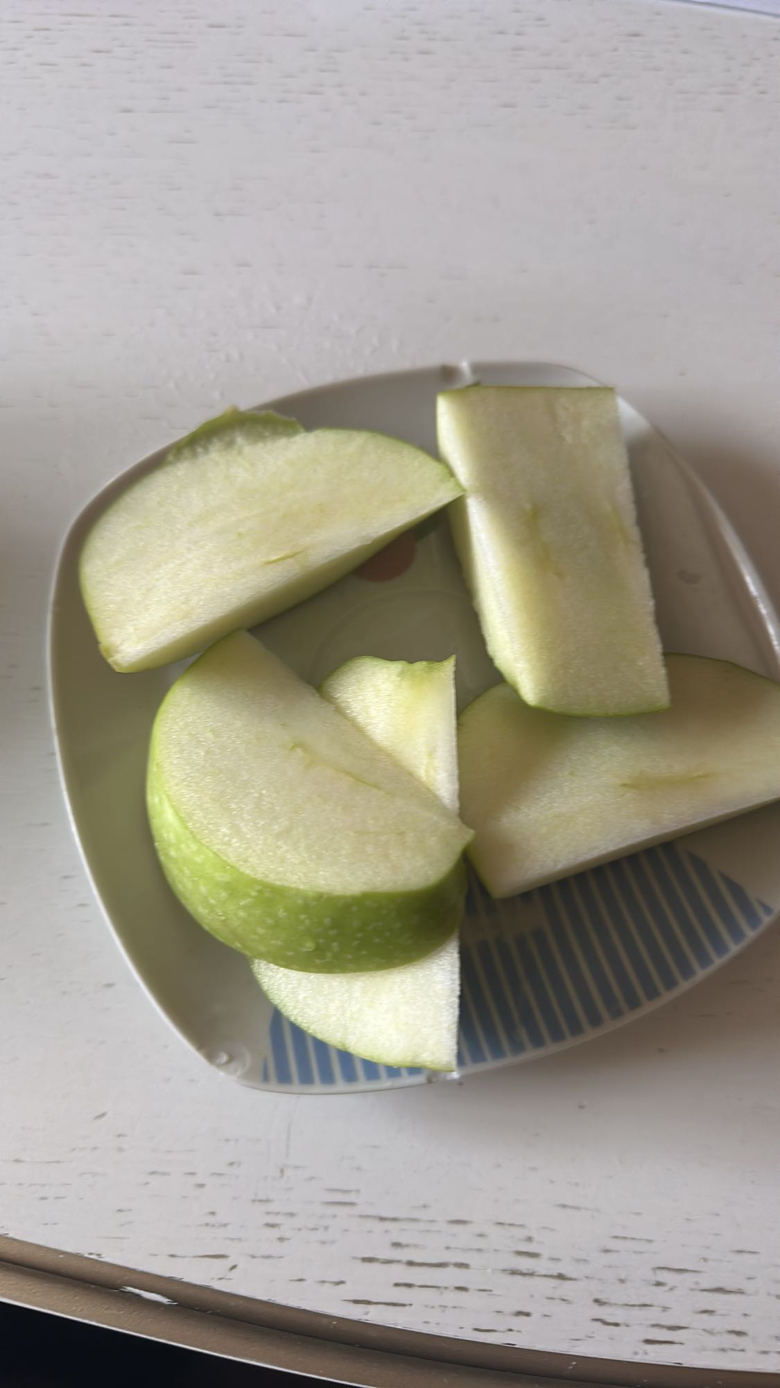 Sliced green apple