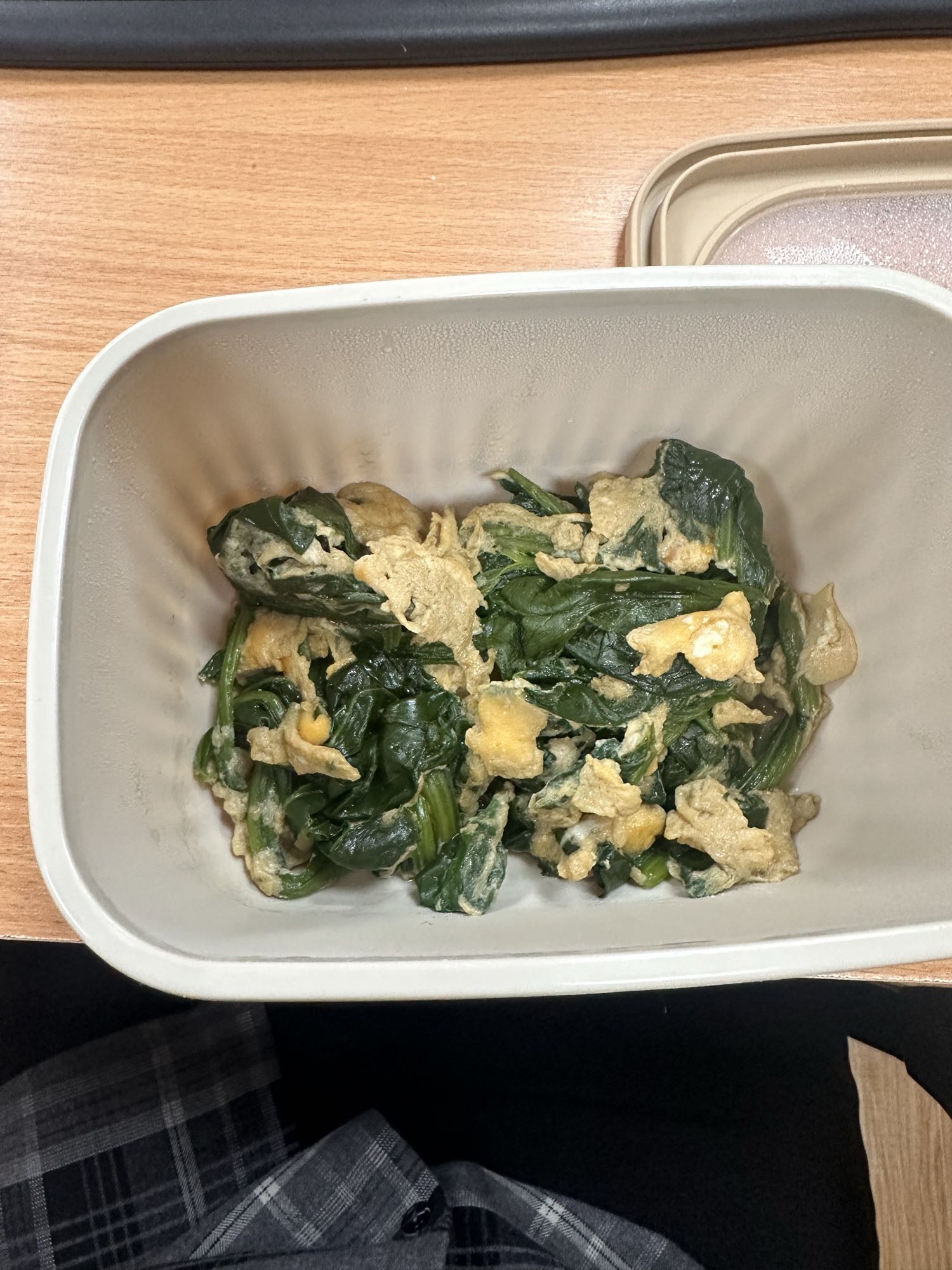 яичница со шпинатом