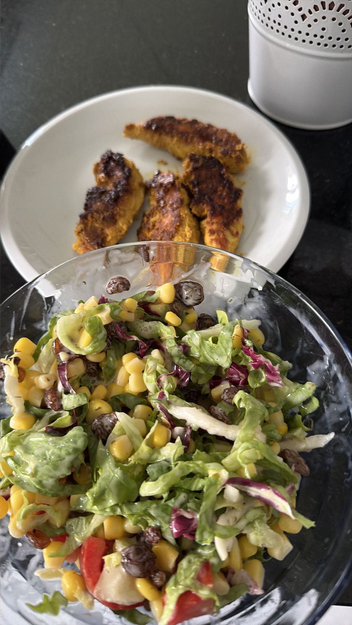 Kip met maïssalade