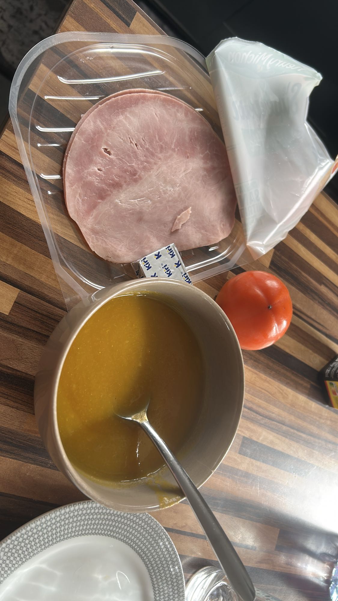 Déjeuner léger jambon soupe