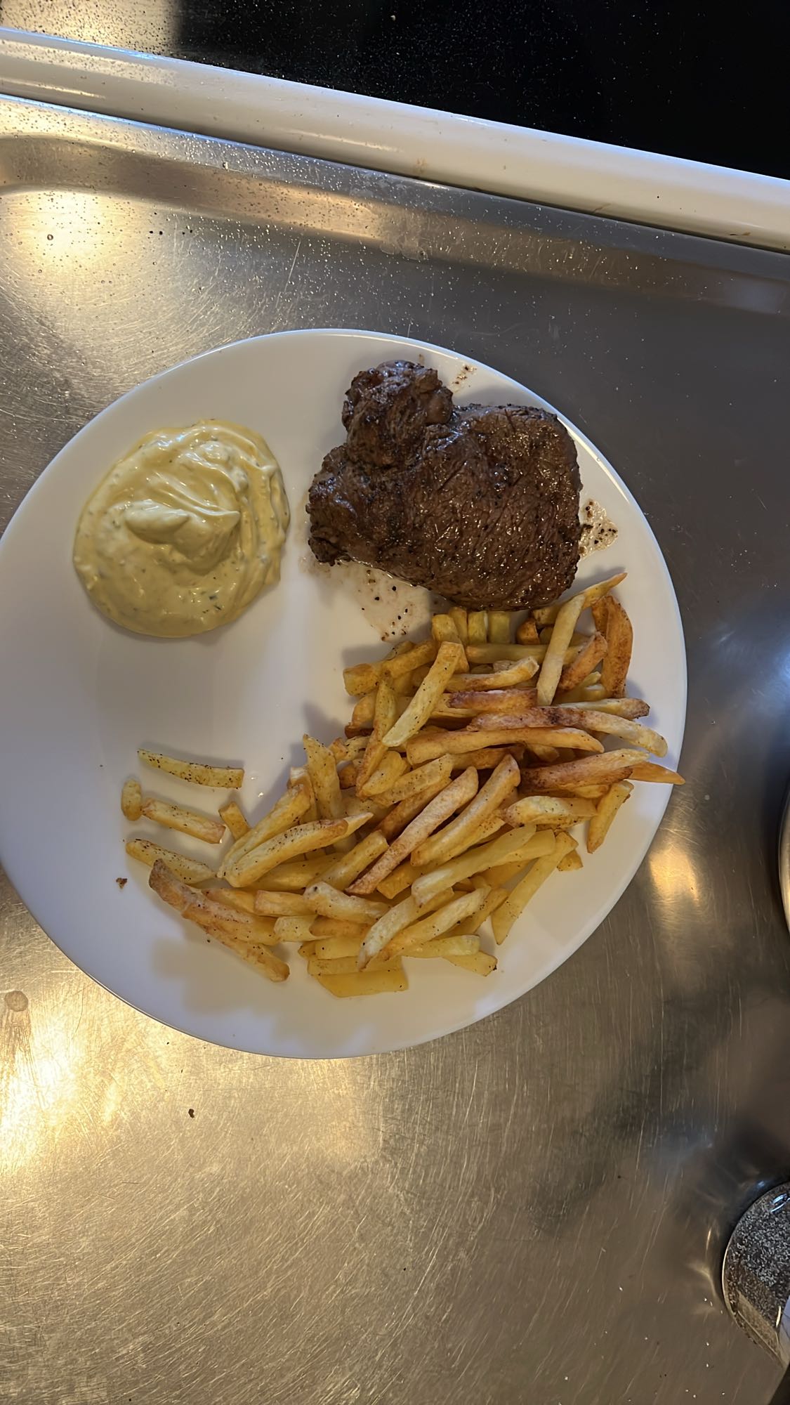 Biff med pommes & sås