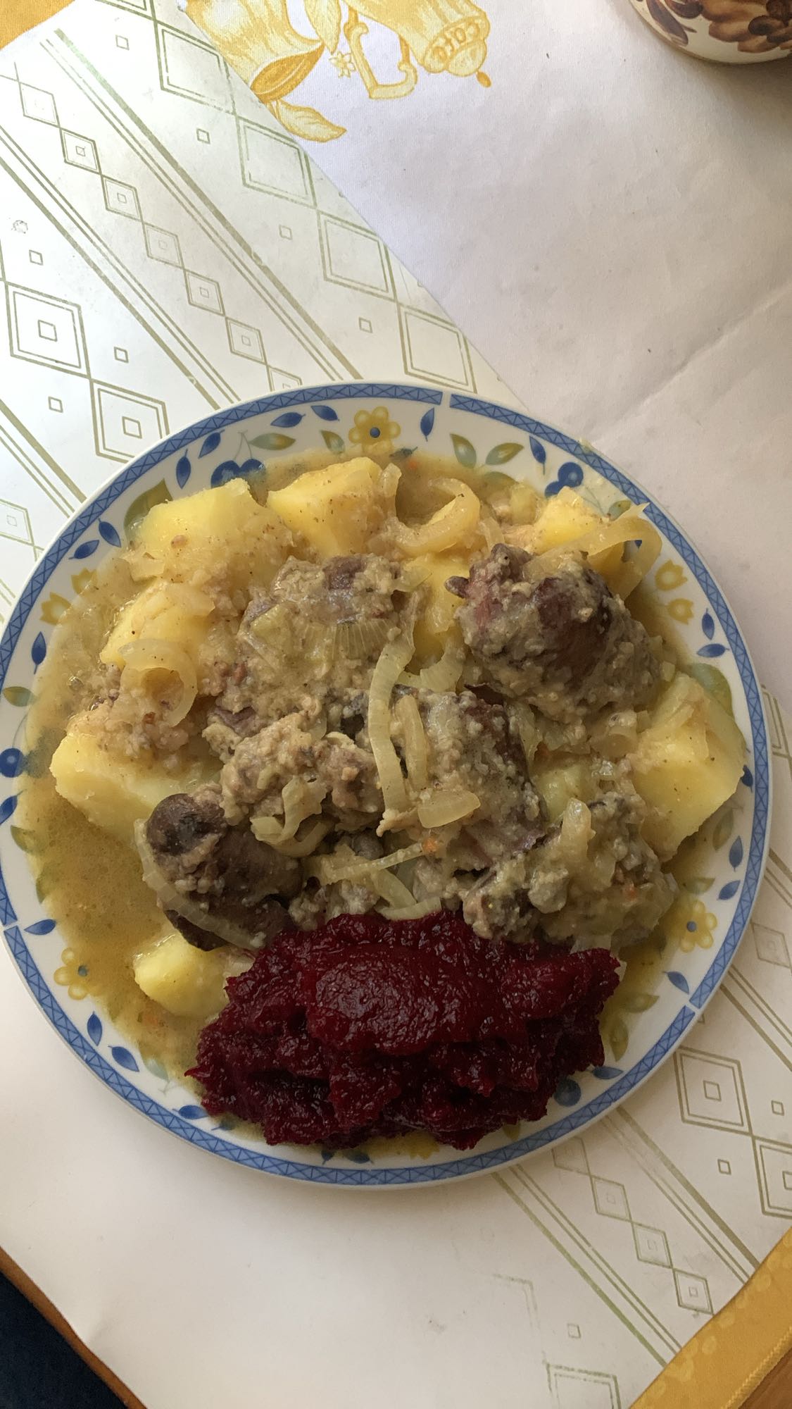 Wątróbka z ziemniakami i buraczkami