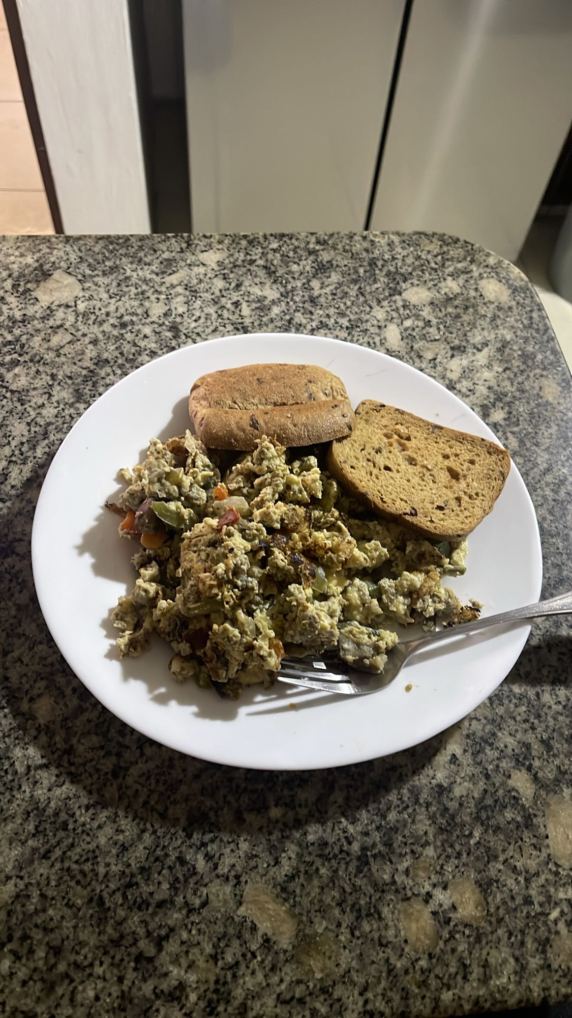 Huevos revueltos con pan