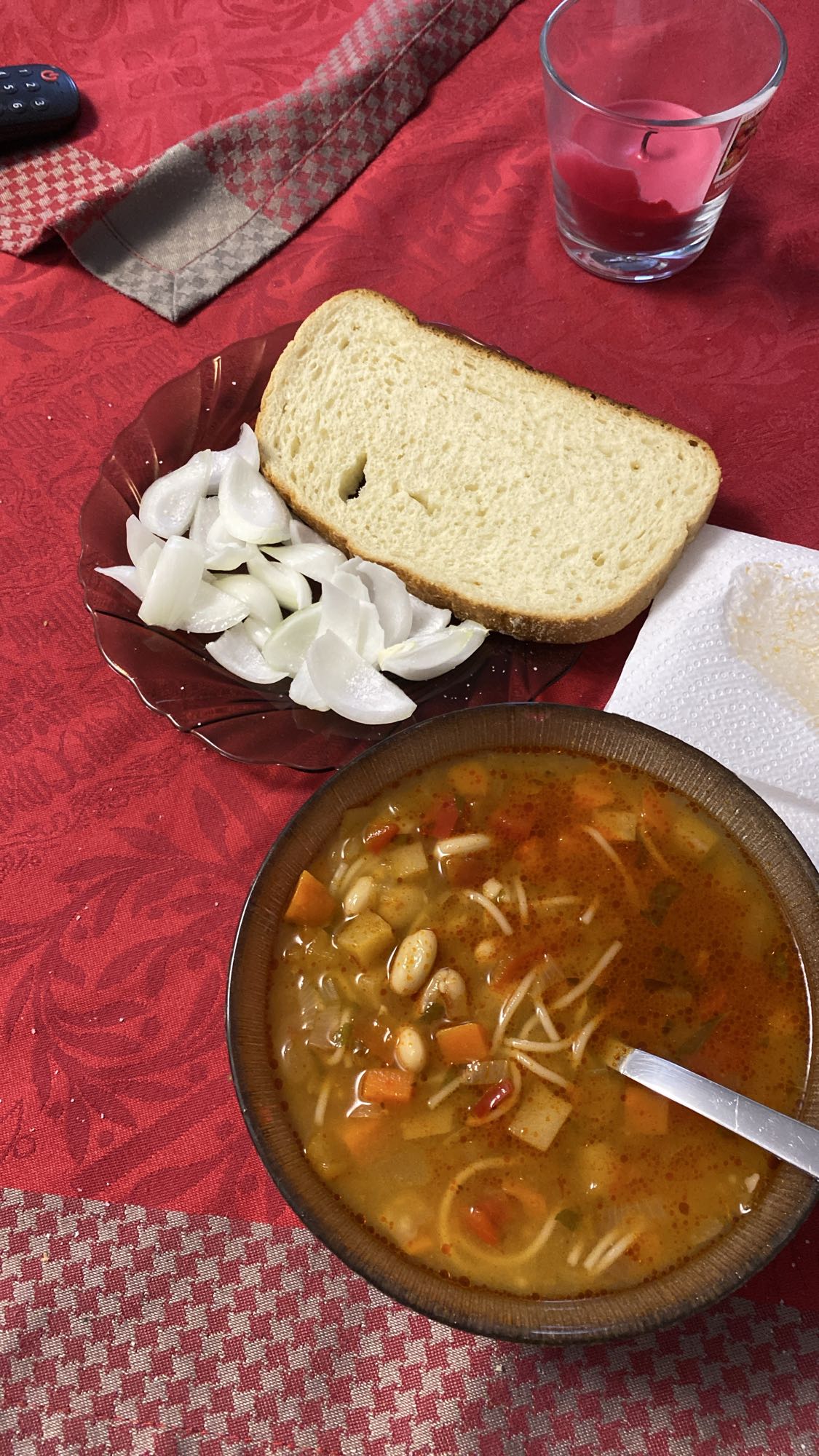 Ciorbă de legume cu pâine