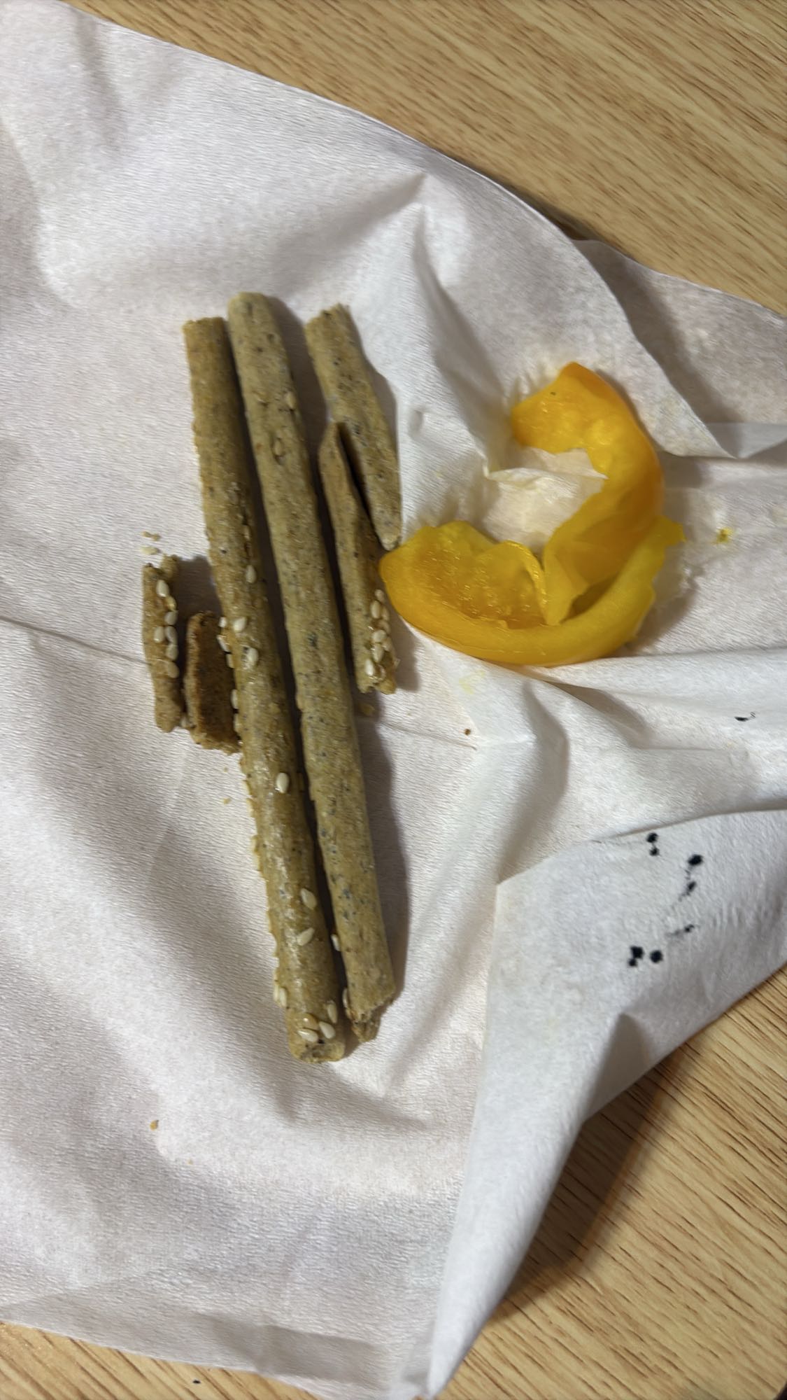 Crackers and Bell Pepper