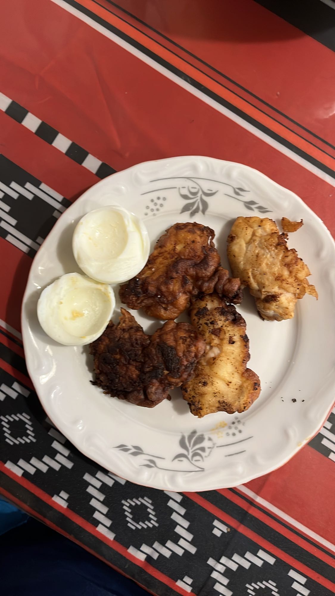 Пържено пиле с яйца