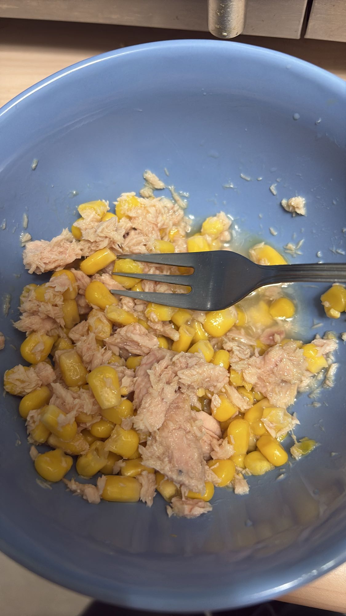 ensalada de atún y maíz