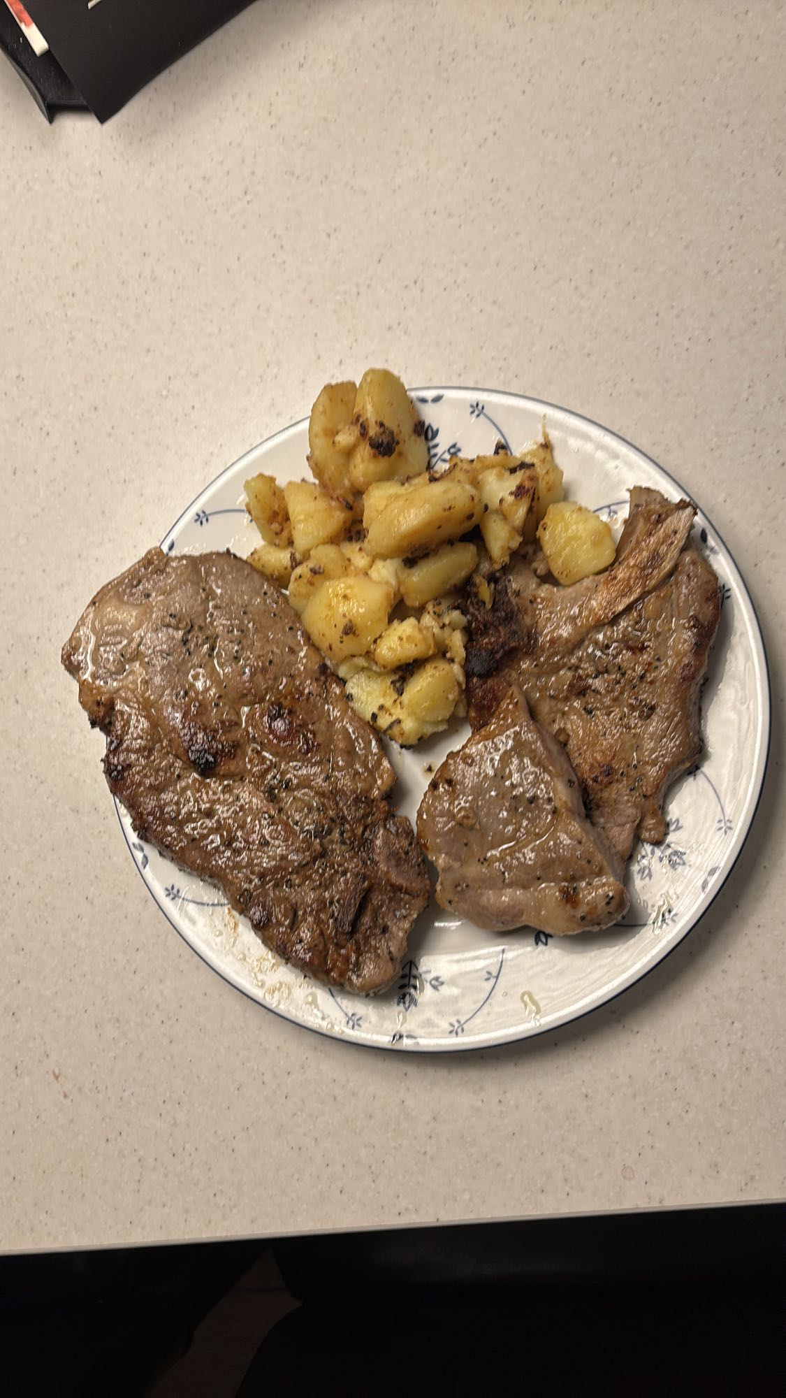 Nakkekoteletter og potet