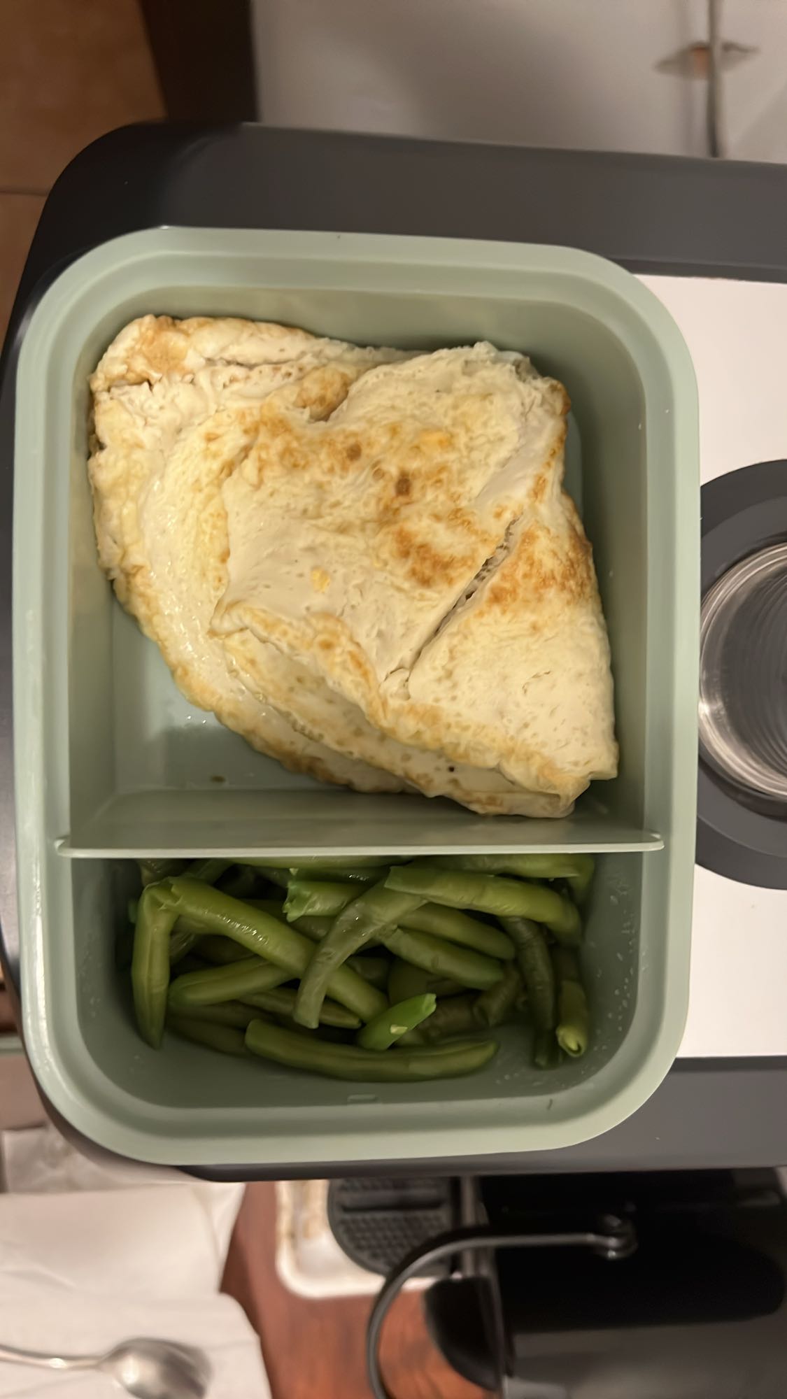 Omelette ve yeşil fasulye