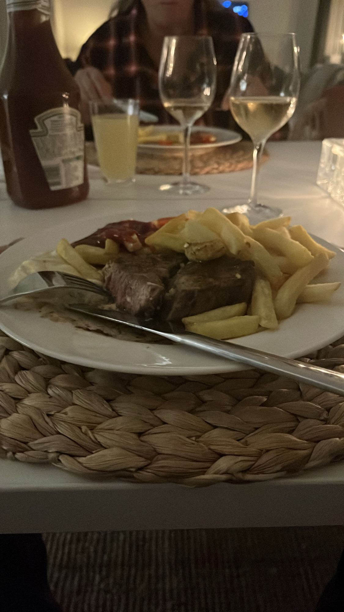 Biff med pommes och sås