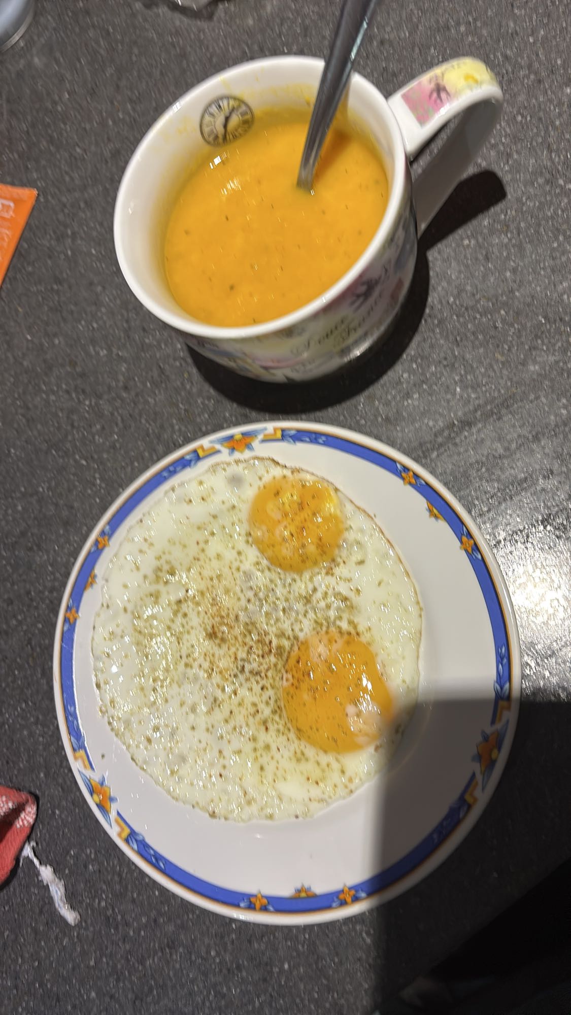 Oeufs et soupe