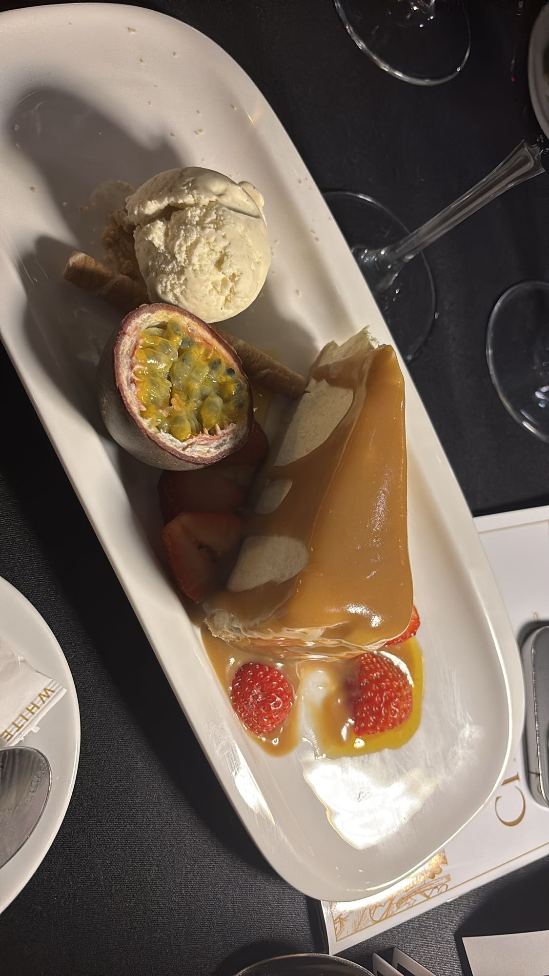 Karamel desserttallrik