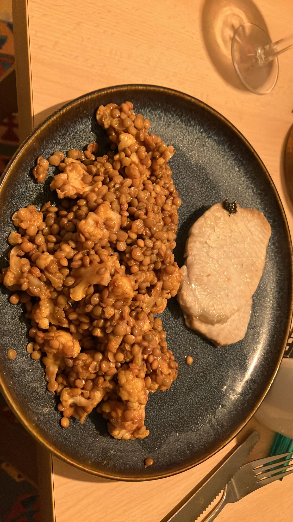 Lentilhas com couve-flor e carne